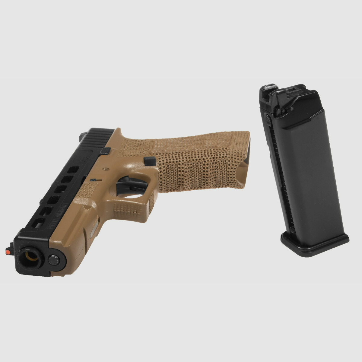 P06 GBB Airsoft Pistole in Tan | Delta Armory