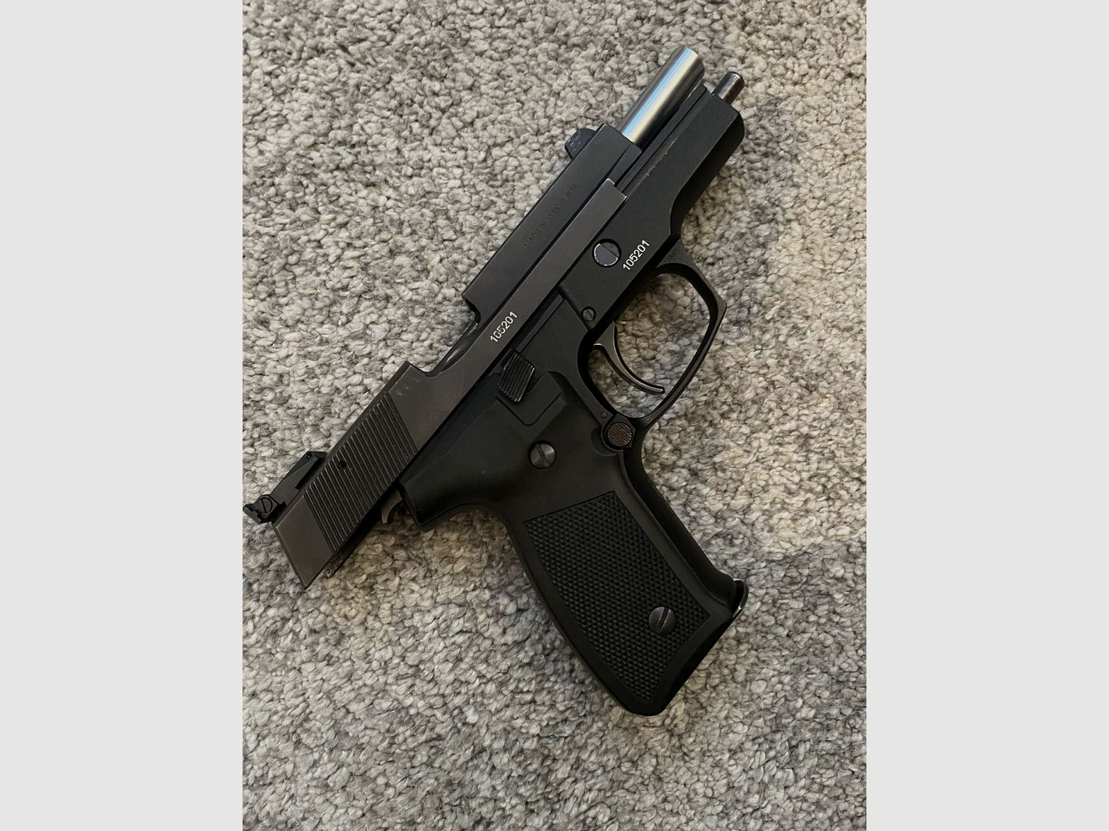 Cz Crevna Zastava/ 99 / Sig Sauer 220