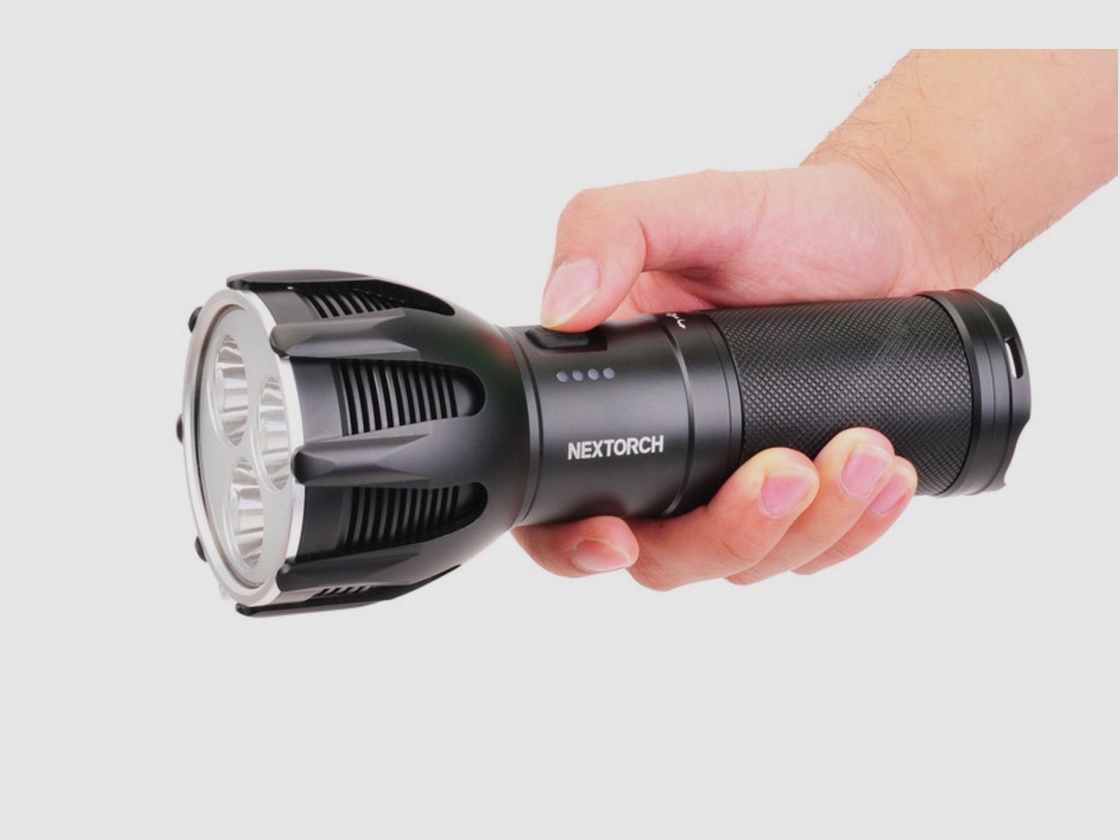 NEXTORCH Saint Torch 30 5600 Lumen Suchscheinwerfer LED Taschenlampe