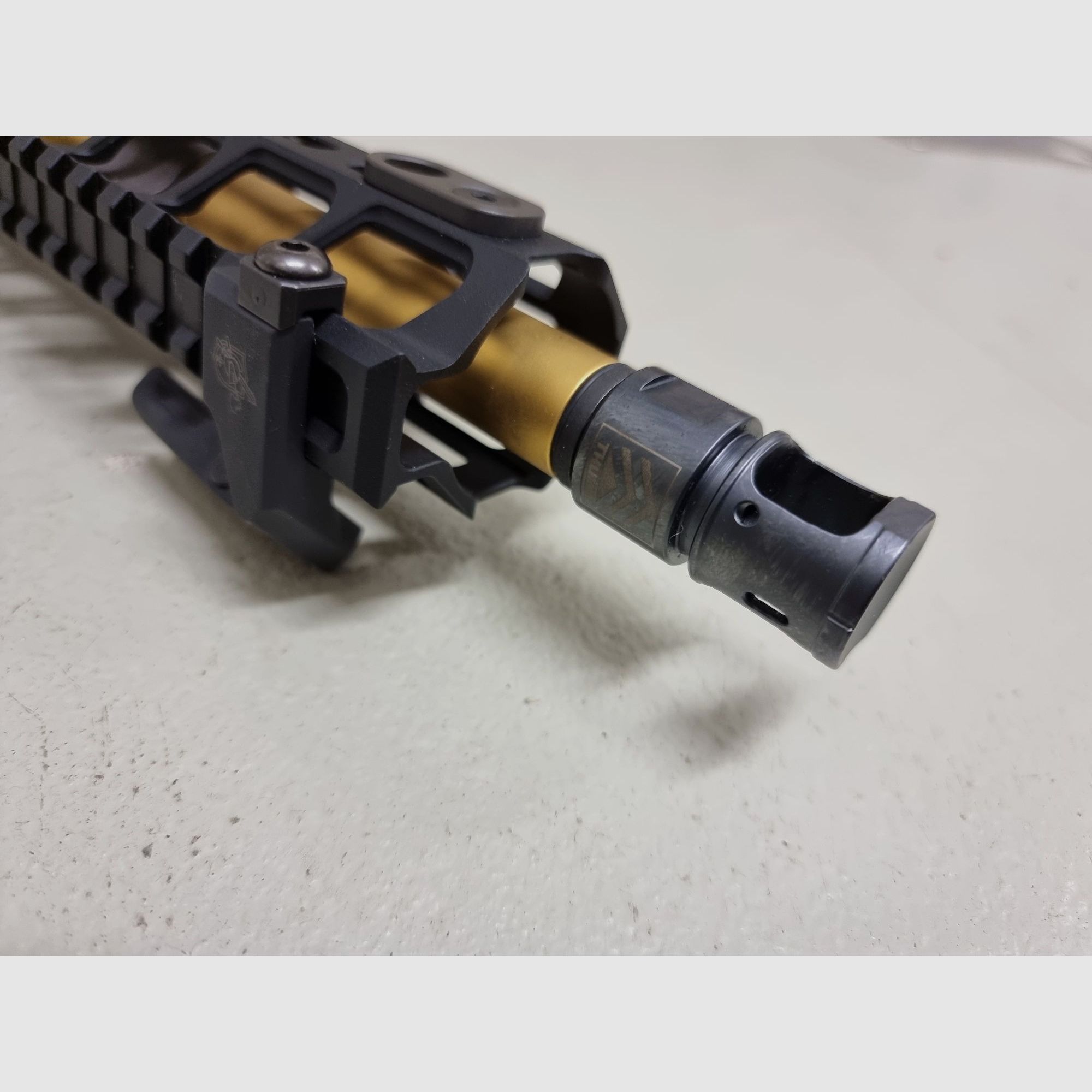 AR15 personalizzato superlativo nello stile di John Wick. Cal. 223 Rem. Solo componenti di alta qualità. Opzionale con Nightforce NX8!