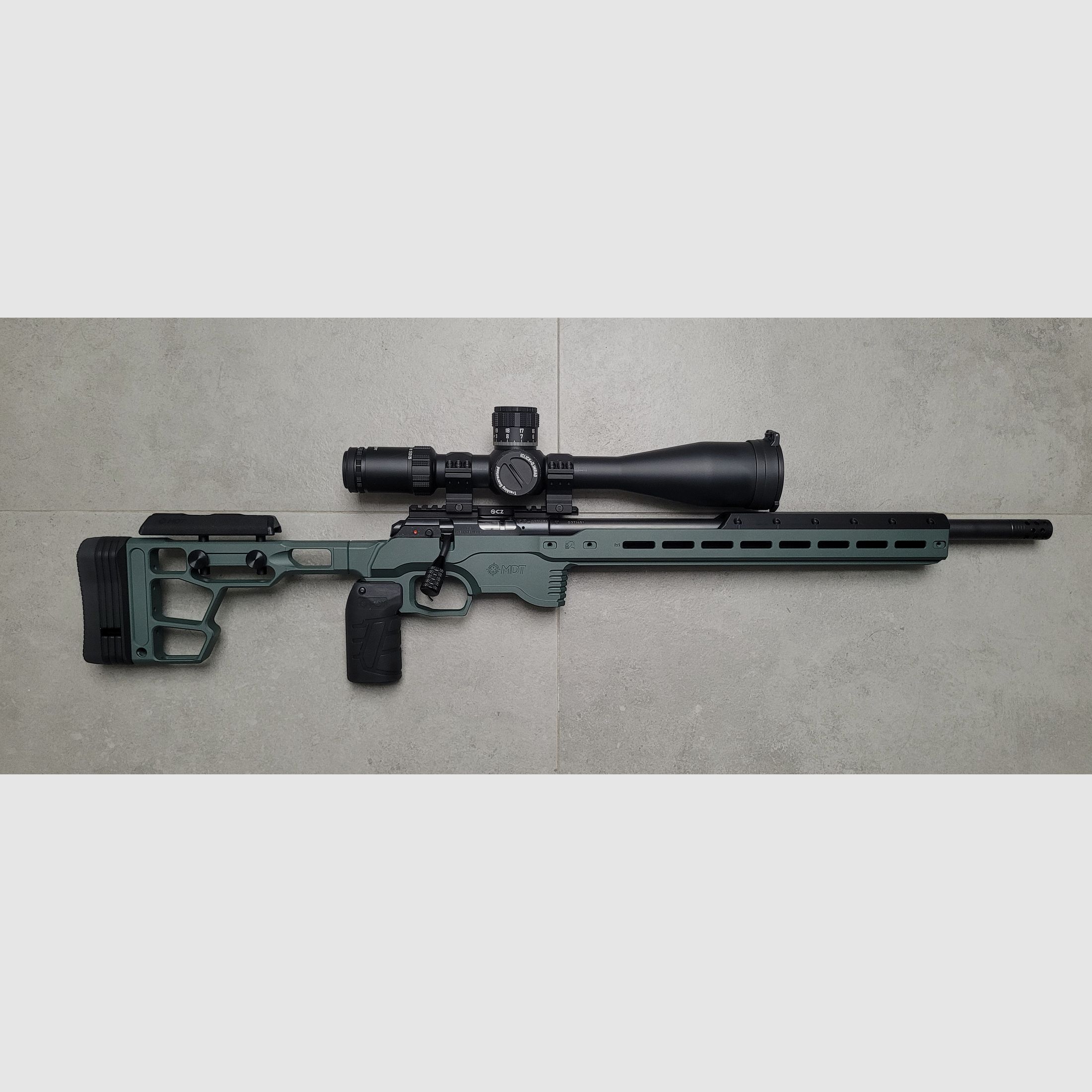 <CZ 457 Mtr 22lr - MDT ACC Gen 2 Chassis + Discovery Optics 5-25x56>