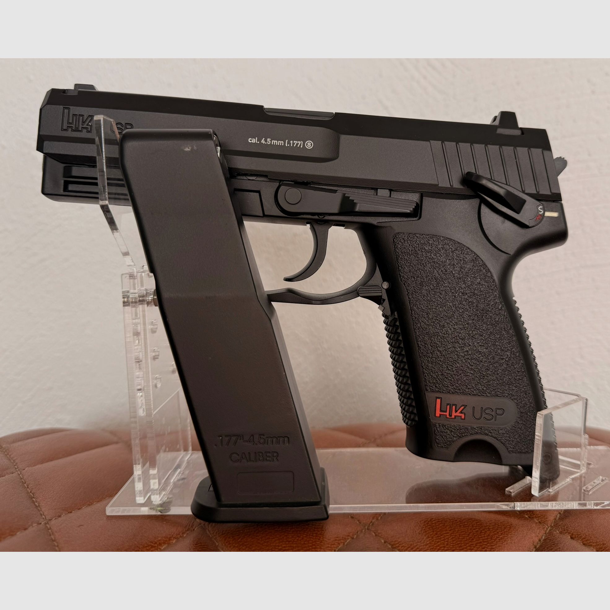 Heckler & Koch USP 4,5 mm BB Co2-Pistolet z Blowbackiem