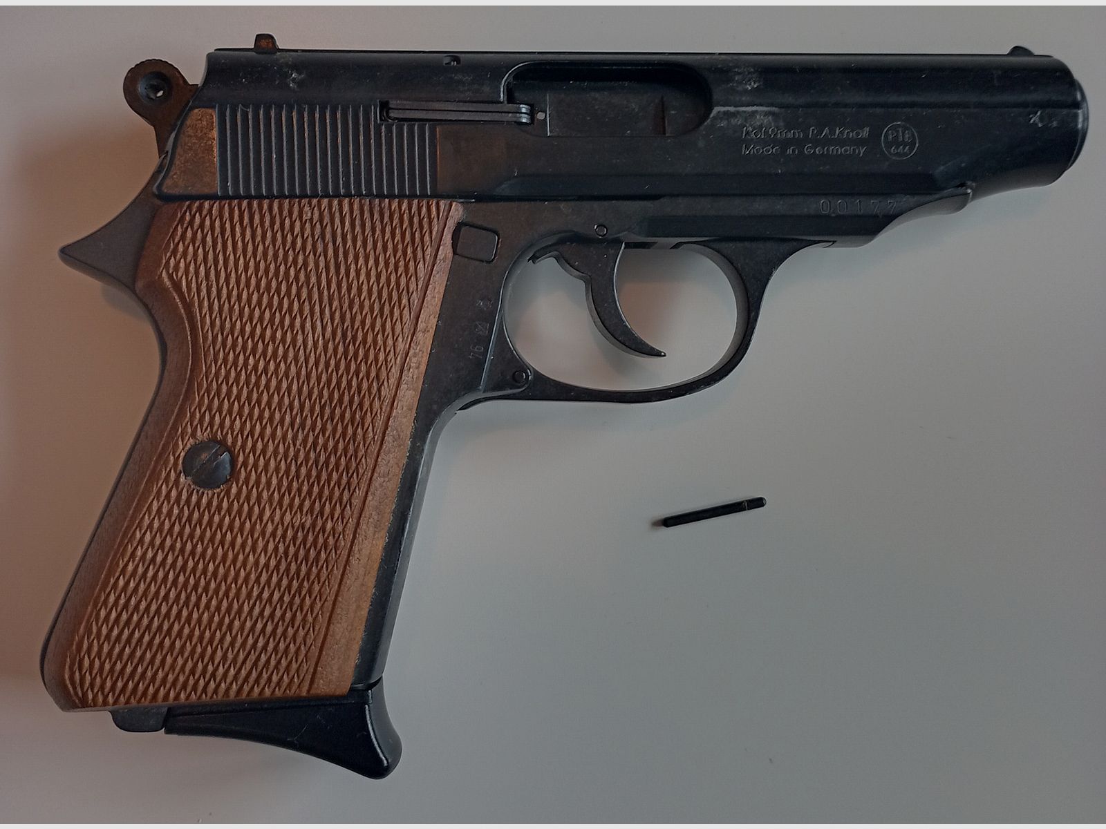 Pistolet d'alarme ME 9 modèle Para