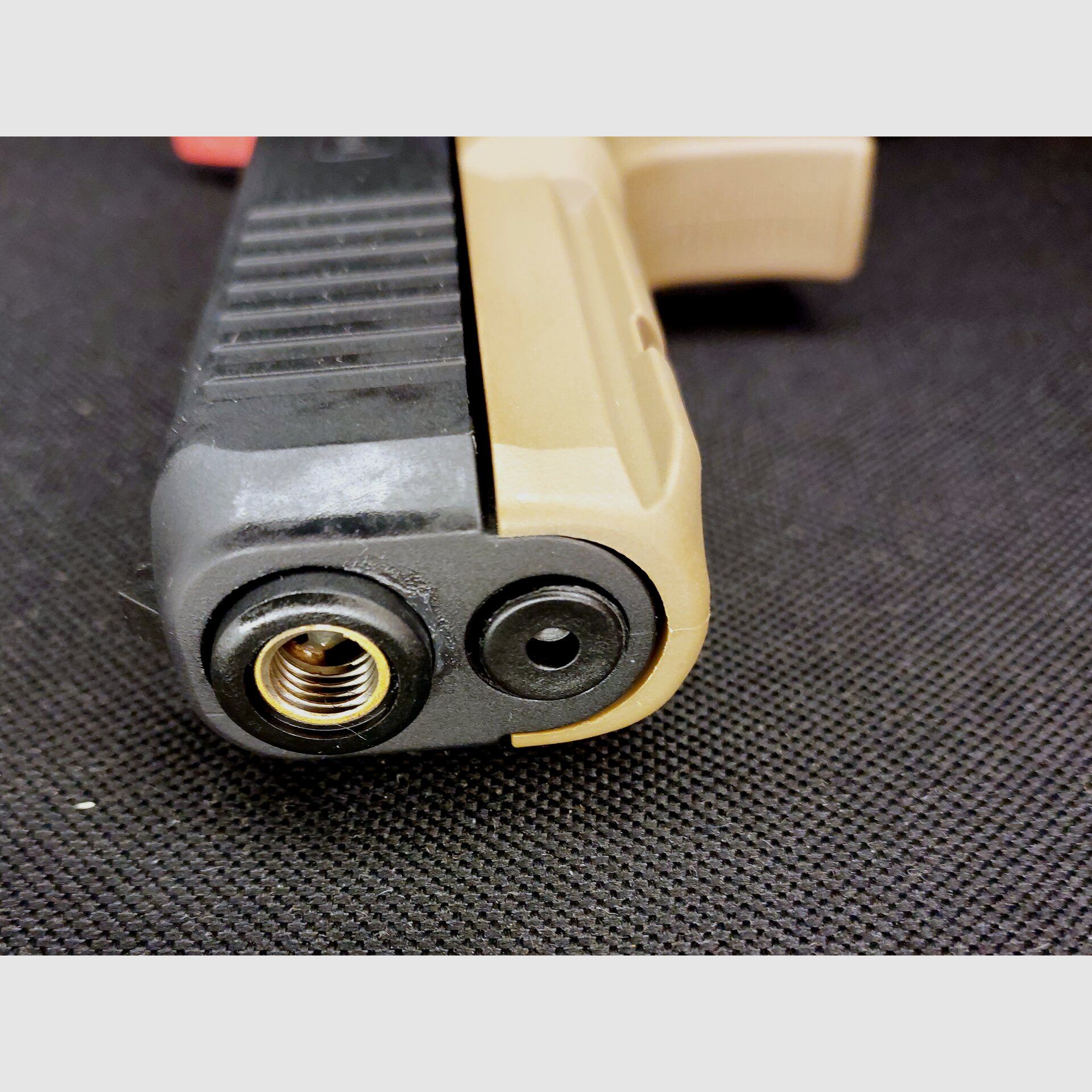 Glock 17 Gen5 Schreckschuss Pistole French Army 9 mm P.A.K. Coyote, French Army Edition (PTB 1068) - 2 Magazin