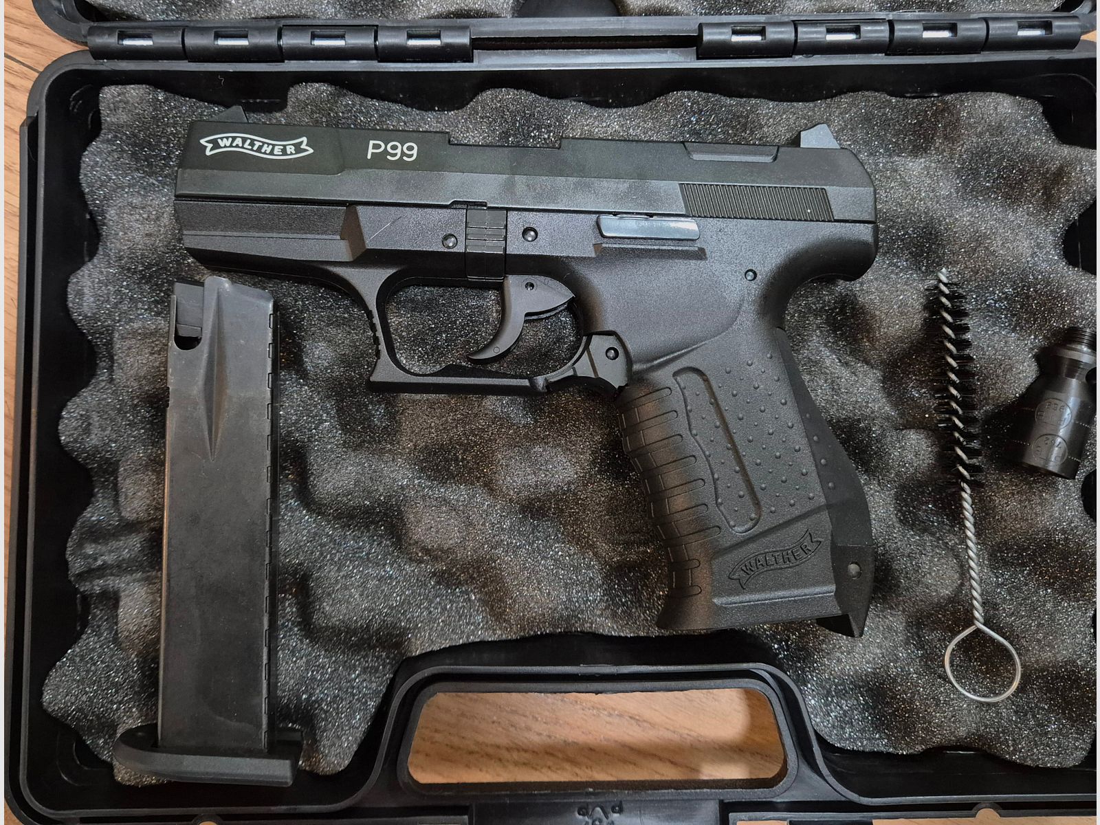 Walther P99 9mm blank gun with holster NEVER USED