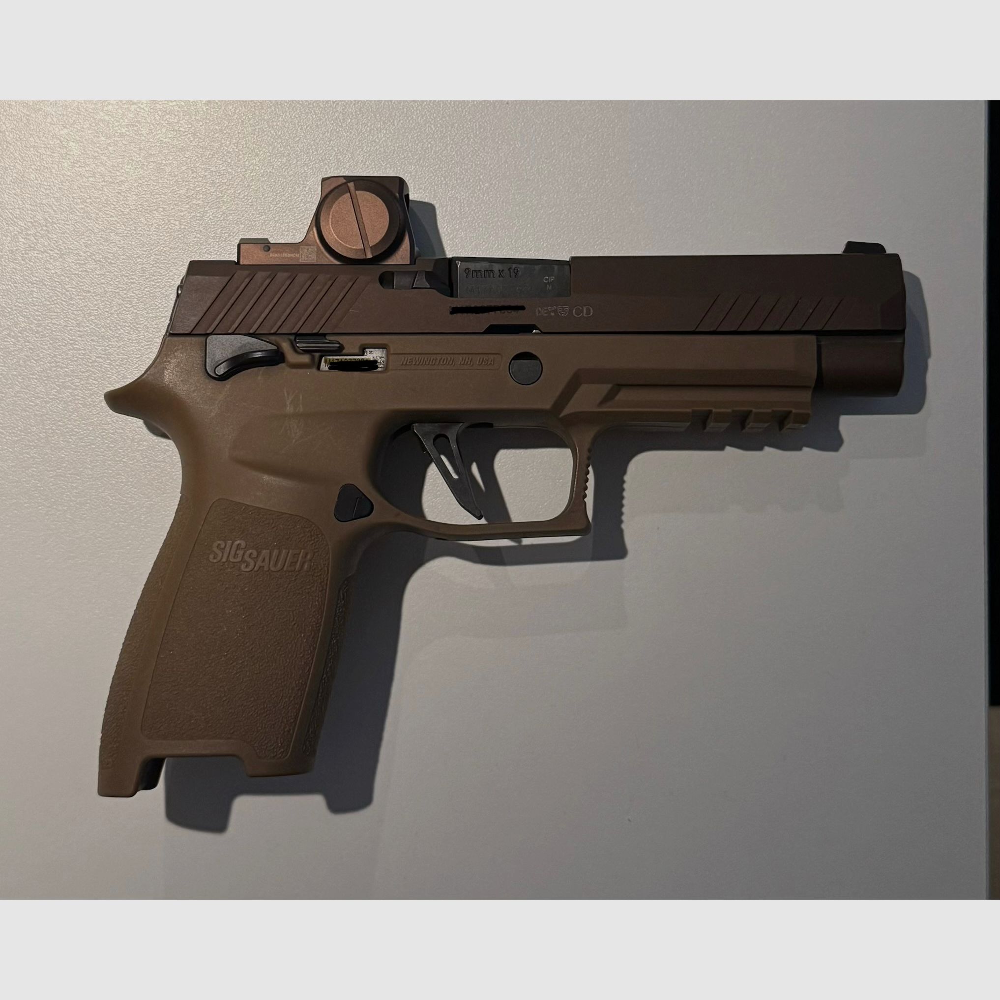Sig Sauer P320 M17 9mm + Romeo-X  FDE + BlackTrident Holster
