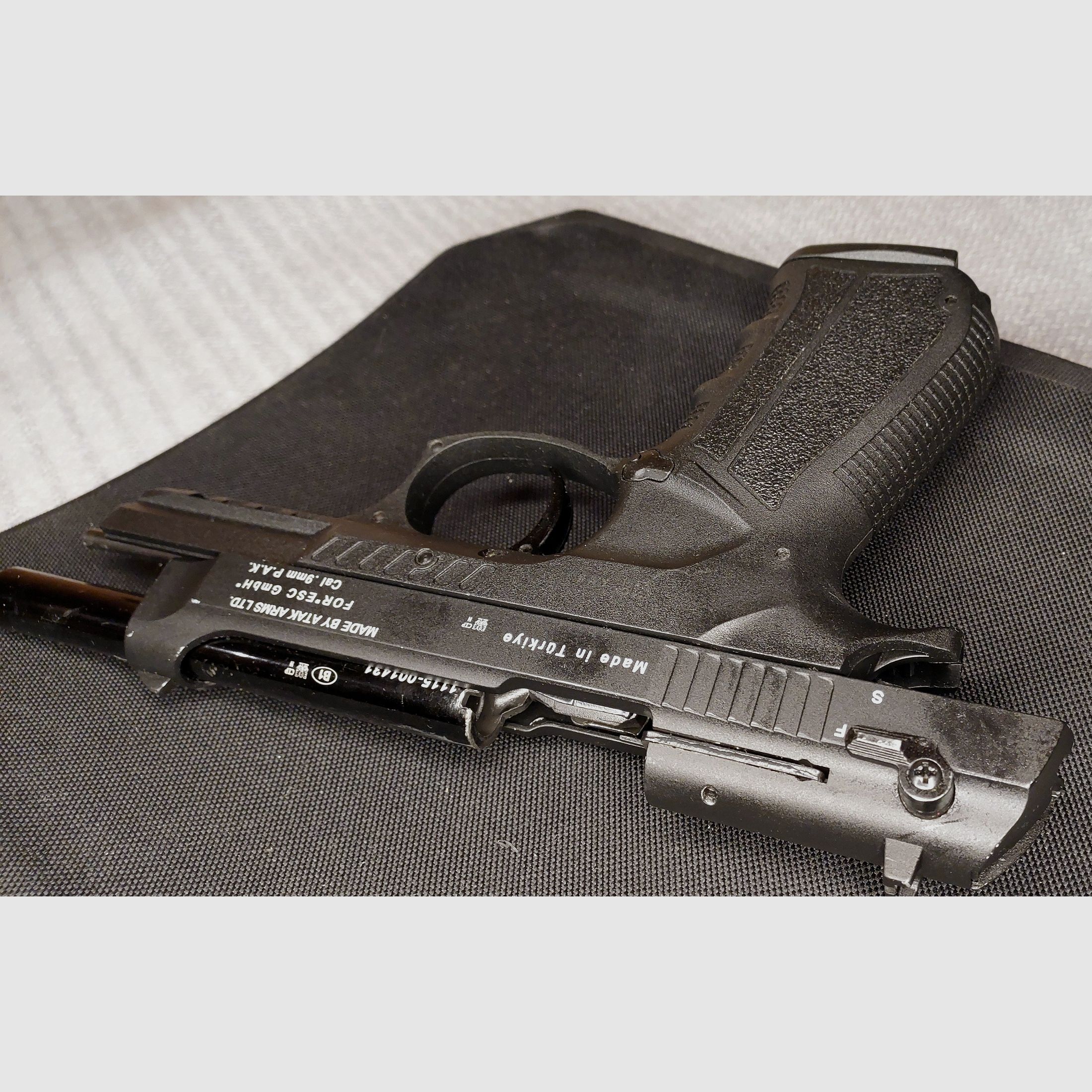 Zoraki 918 9mm P.A.K. negro - antiguo (PTB 965) con nueva funda de Cordura