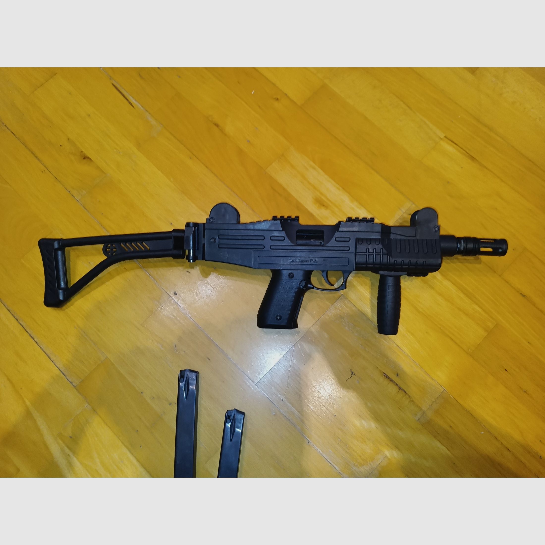 Ekol ASI 9mm PAK Maschinenpistole Schreckschuss