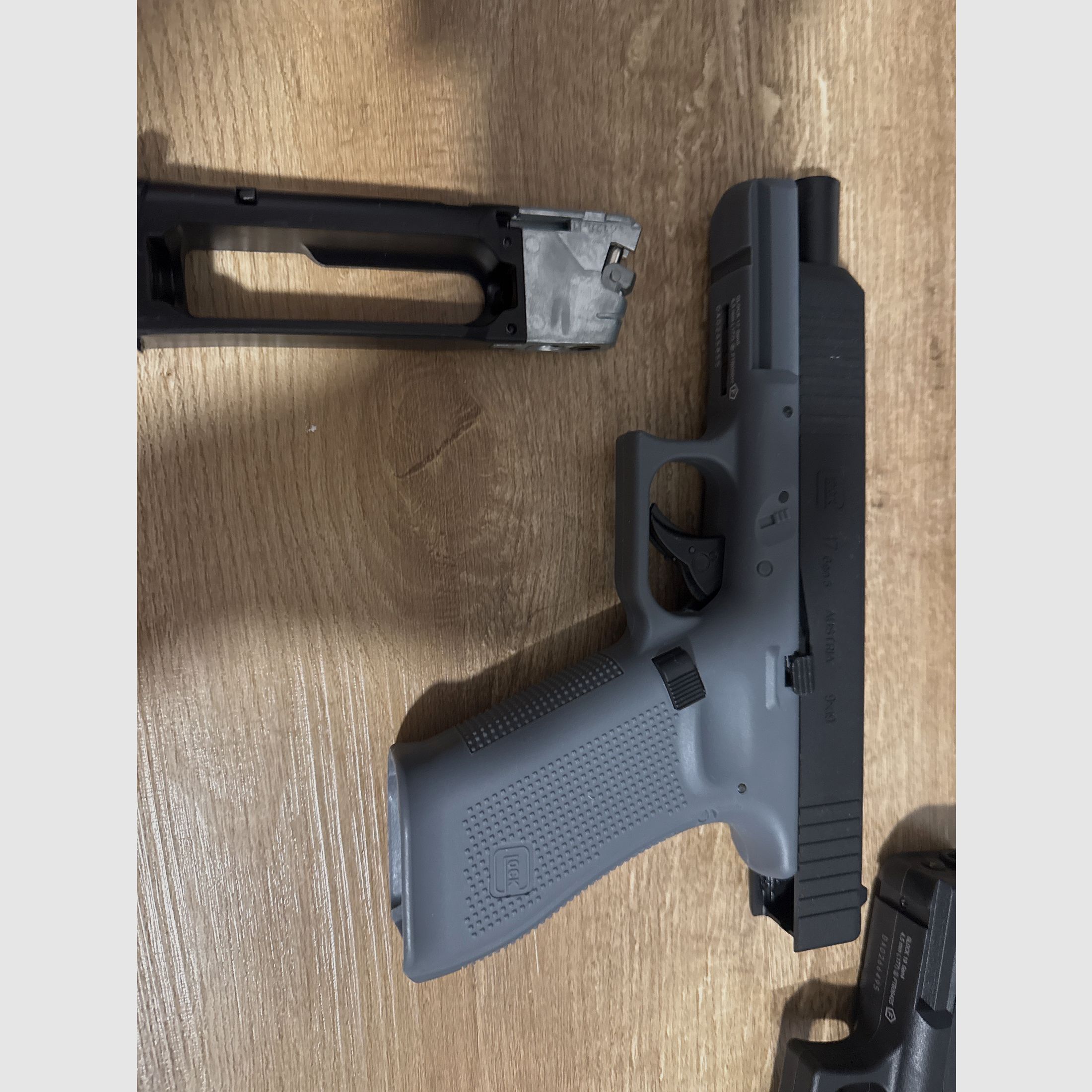 **CO2** 2x Glock 17 1x Glock 19 1x Walther CP88
