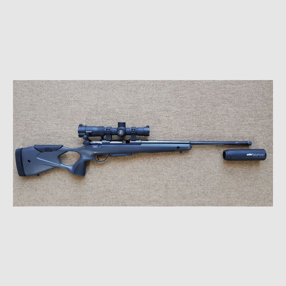 Sako S20 kort / Bushnell 1-8x28 / Montage