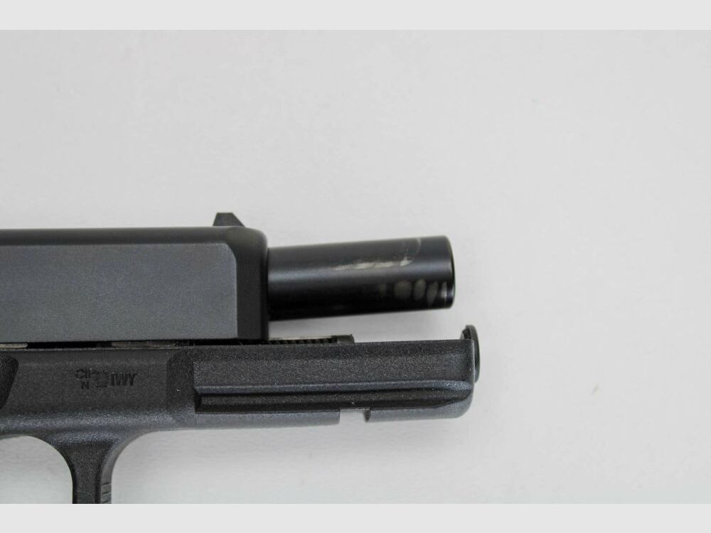 Pistola Glock 17 GEN 5 Cal 9 Para con 4 cargadores y bolsa 9mm Luger