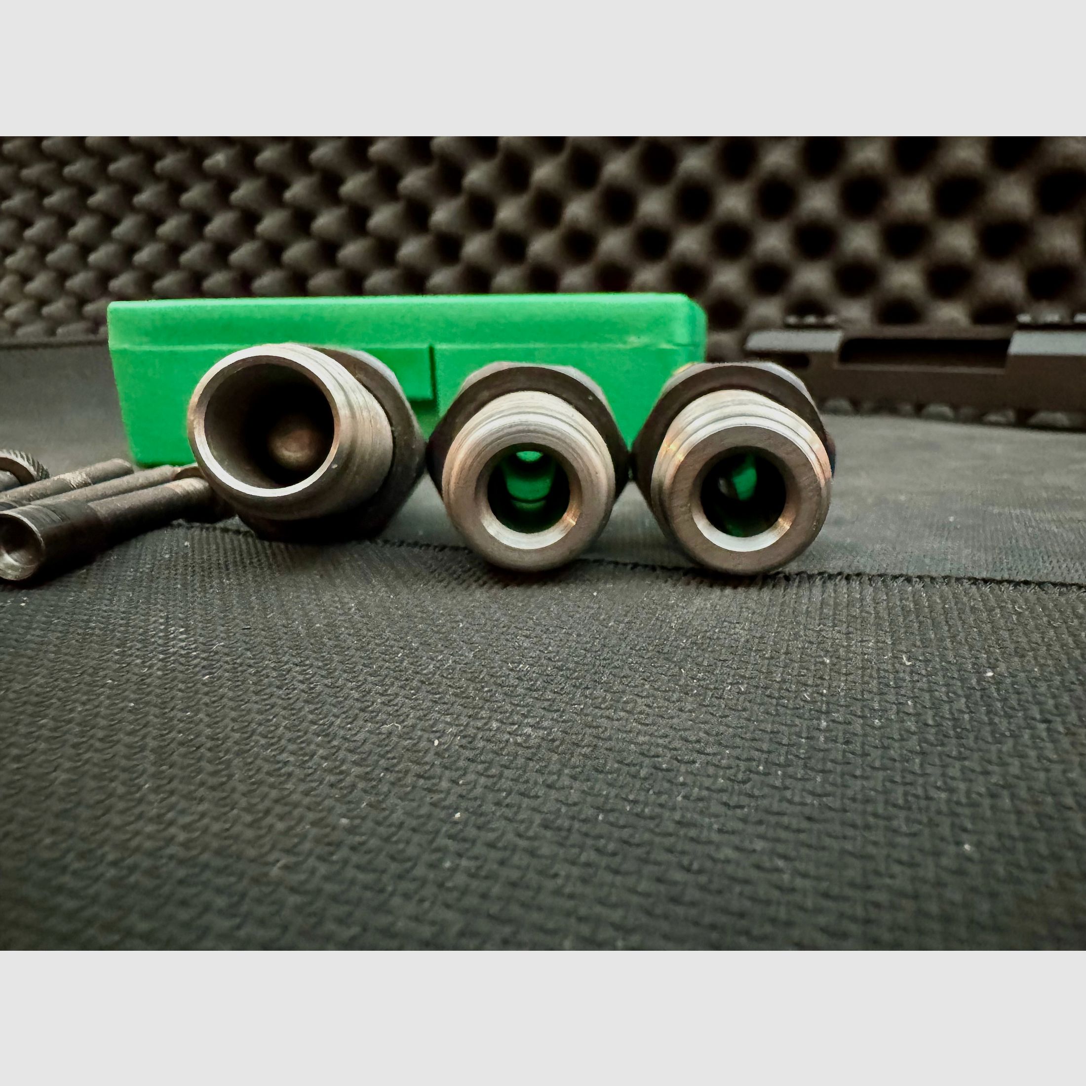 RCBS dies 38/357 .38Sp and .357Mag, 2 seating dies and one expanding die, 4 bullet stamps