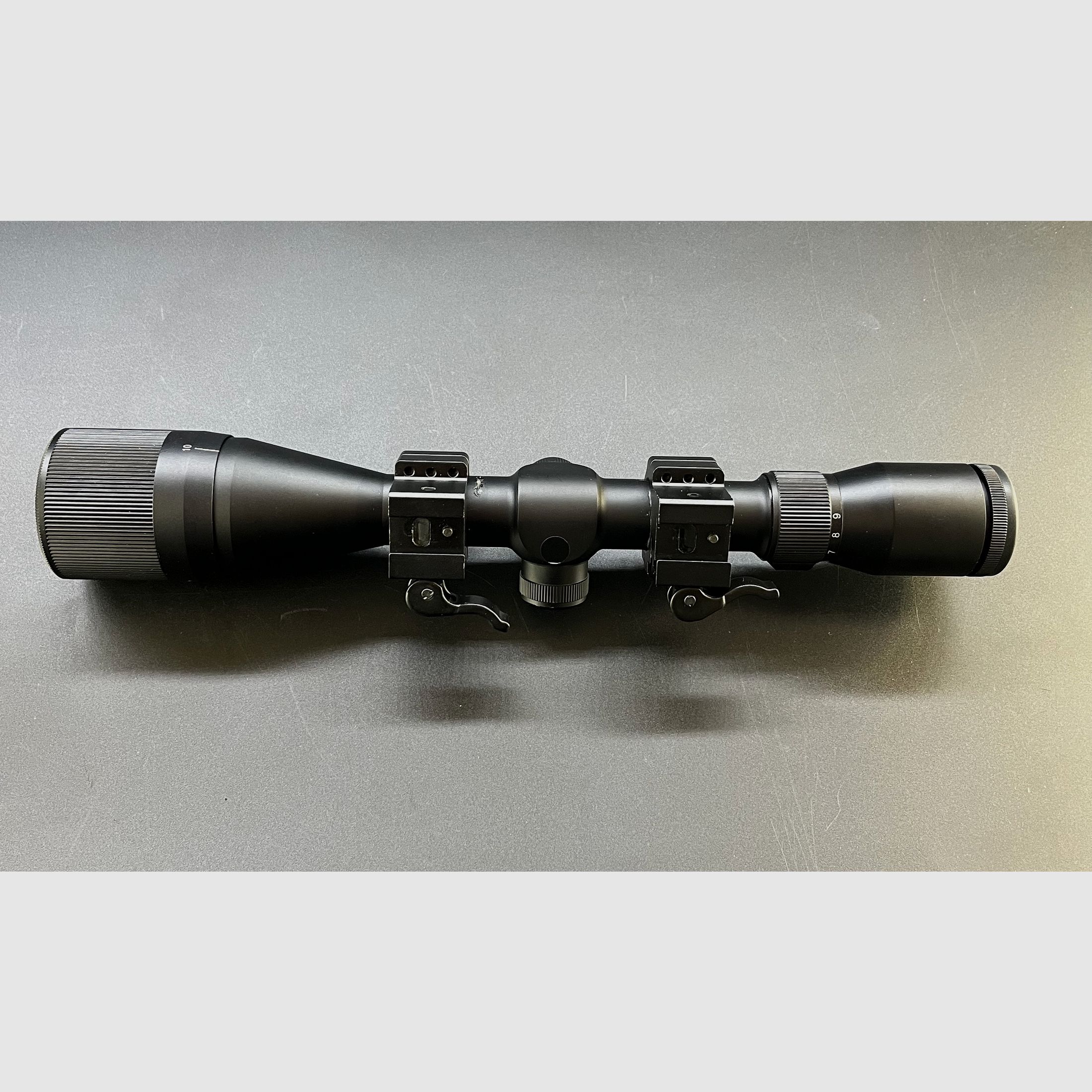 Aussteller FOCUS In Sight 3-9x40 AO #4 mit Ringmontage 114249
