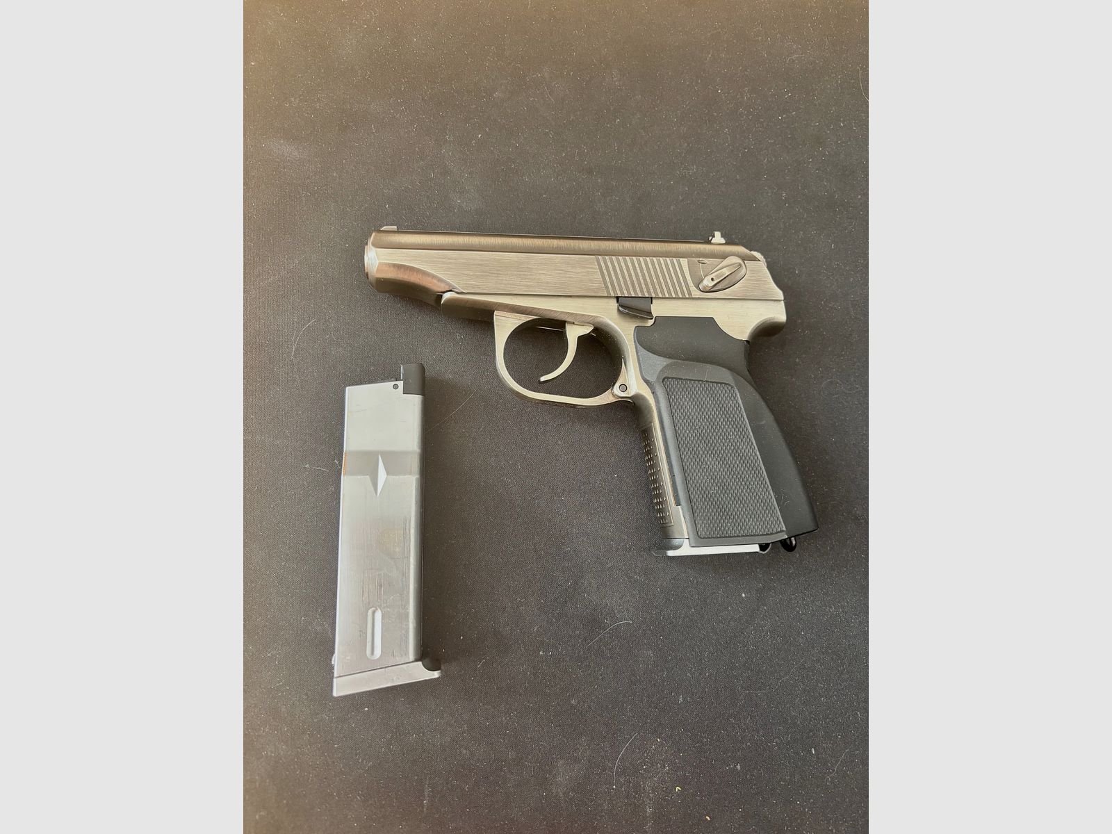 Makarov 6mm BB von K&Z MARA Airsoft Pistole
