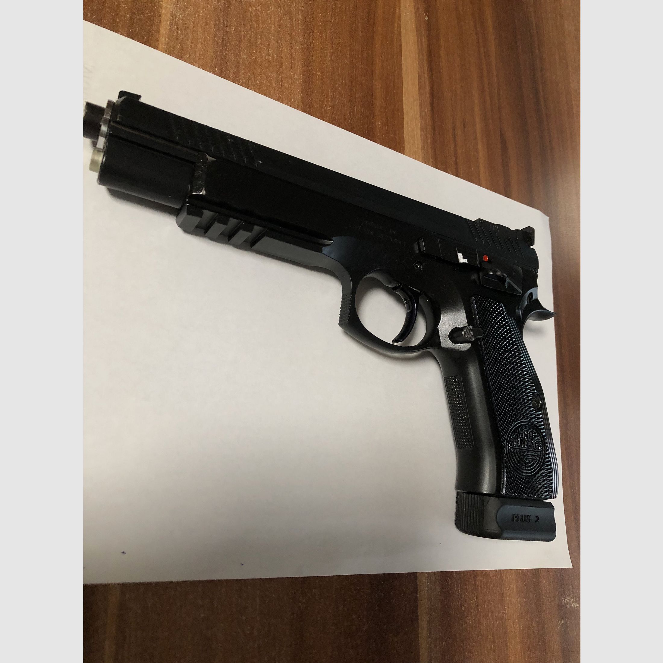 Verkauf halbautomatische Pistole von Haus CZ-Taipan Pro-Tuning und inklusive KK-Pistole, als Geschenk!