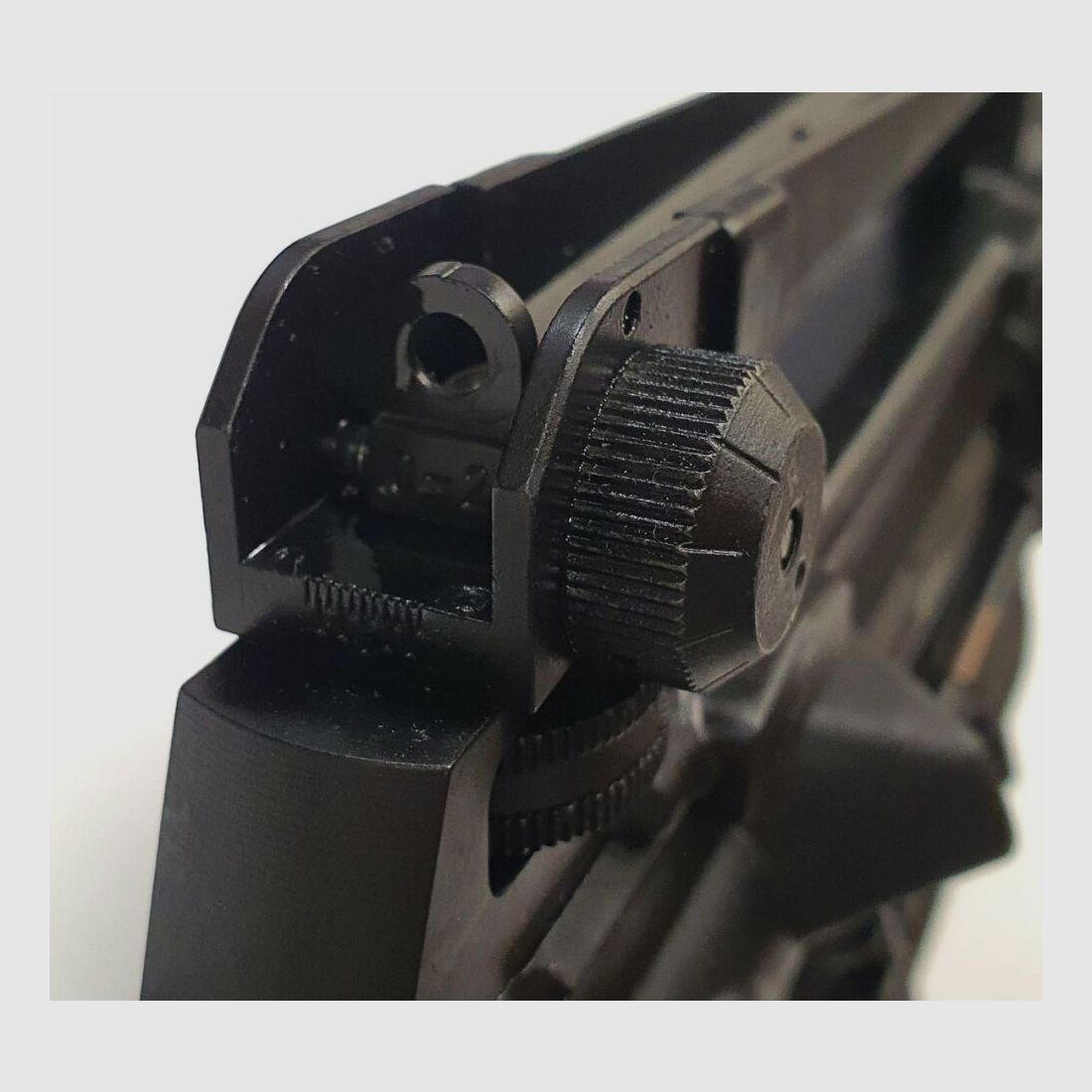 Rifle semiautomática NORINCO Norinco CQ-A AR15 M4 14,7" en calibre 223rem. Asa de transporte, mira Delta