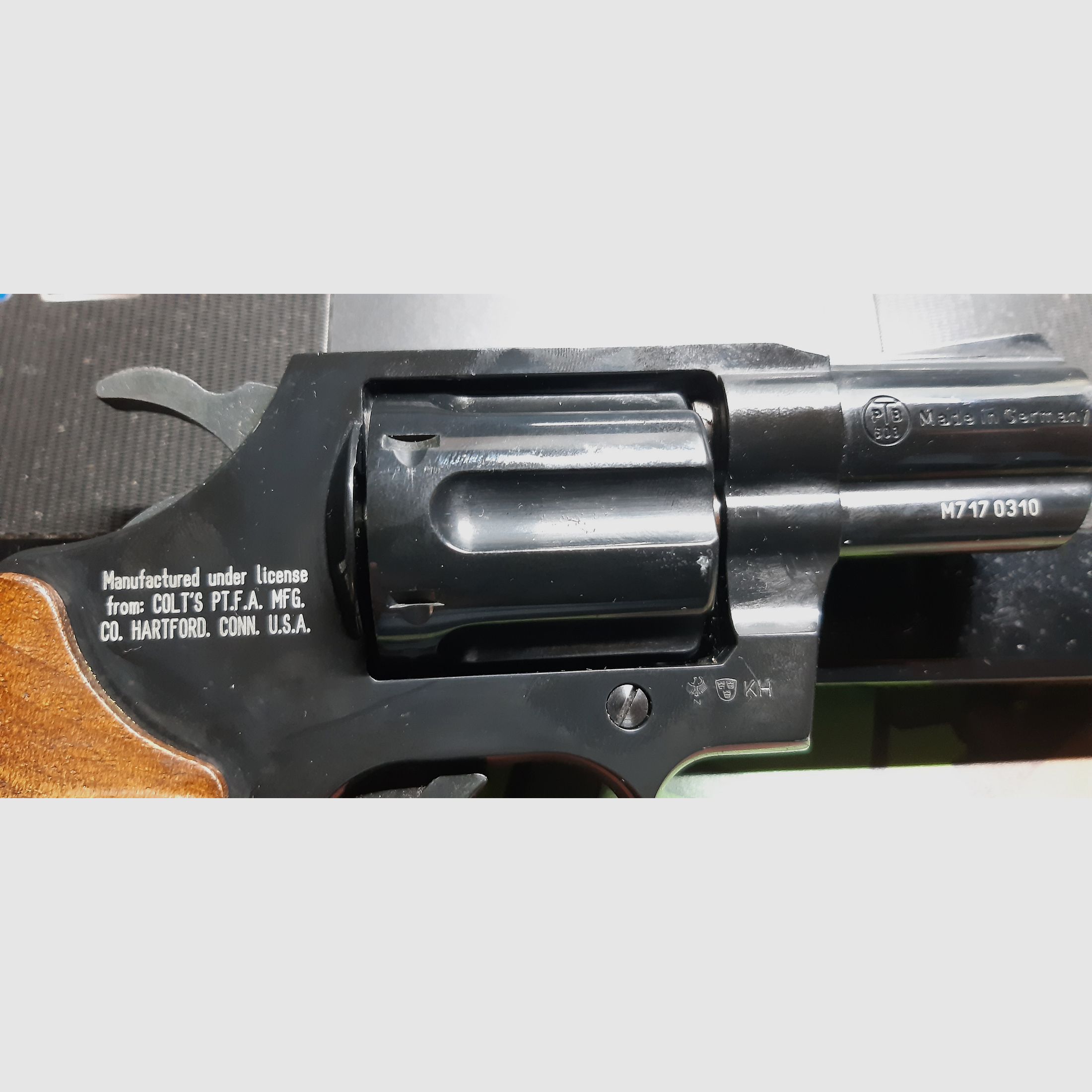 Bardzo ładny rewolwer gazowy 2" od ,,Colt,, kal..380,/9mm