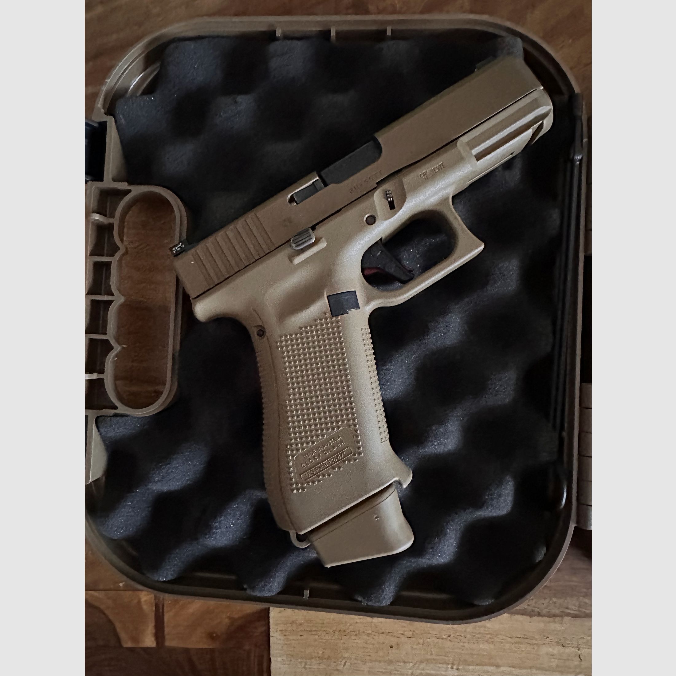 Glock 19x 9mm in Coyote Braun im Koffer, wie Neu, nur 2 Schuss!