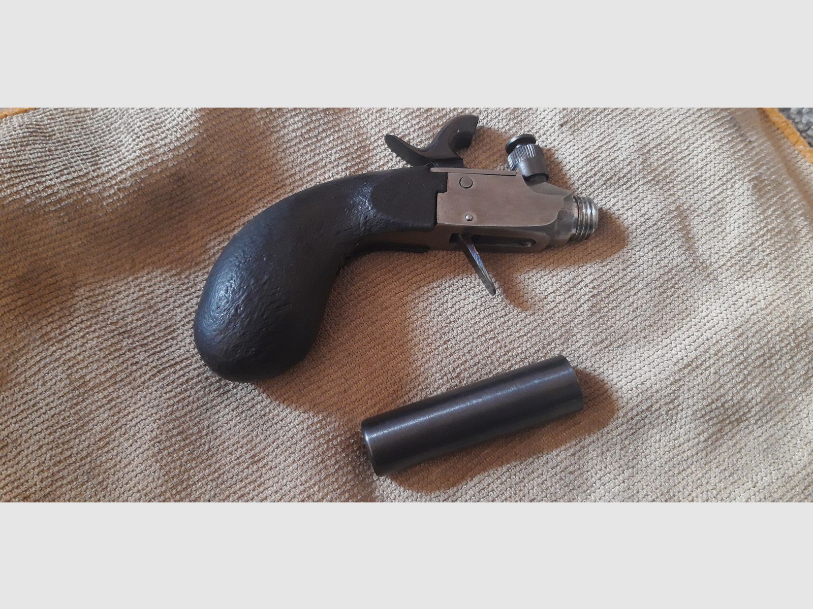 Pedersoli Liegi Derringer cal.44 mit Indoorpiston und viel Zubehör wie Neu