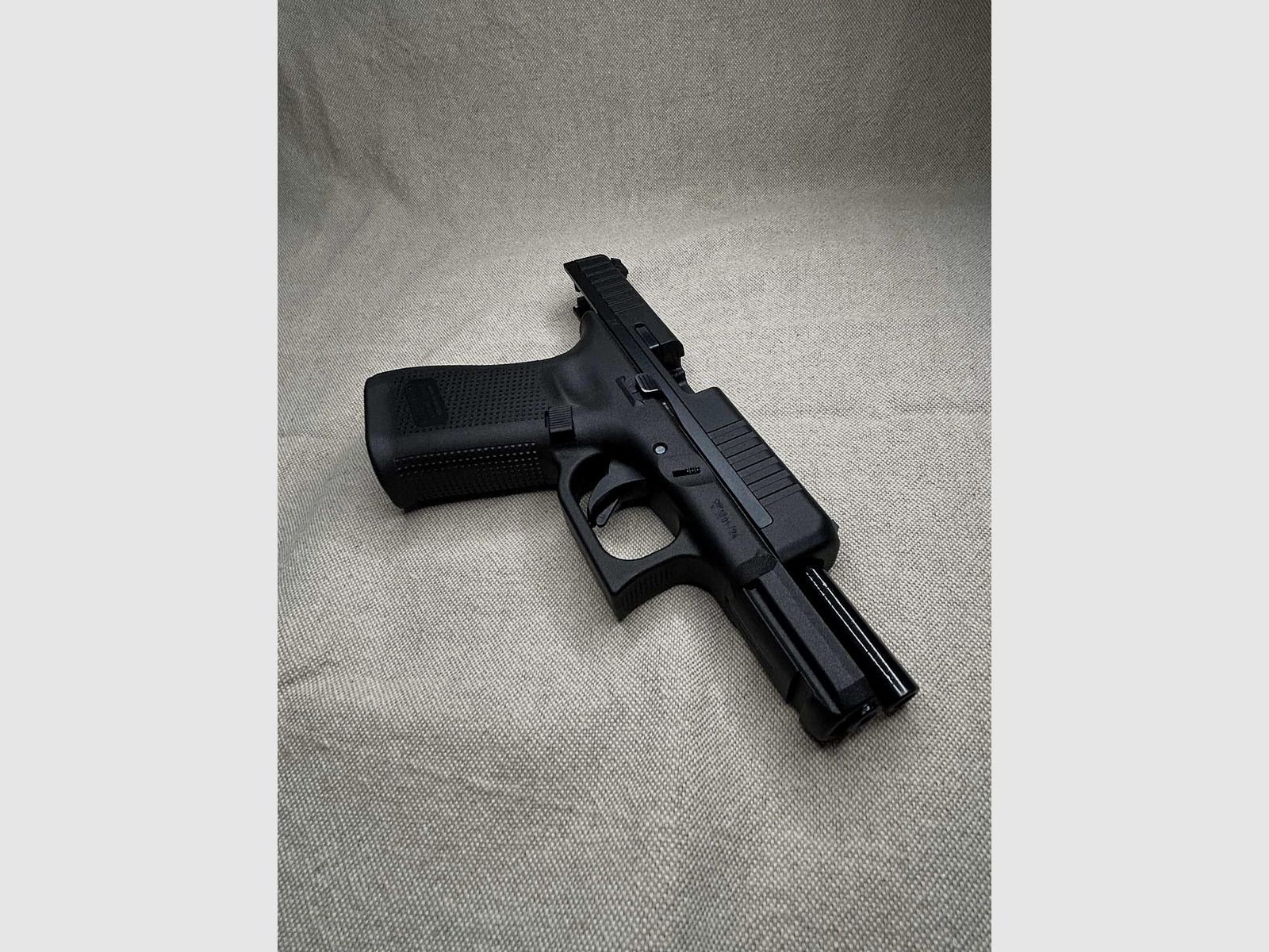 Glock 44 in kaliber .22lr - Compleet pakket met 4 magazijnen, Ghost-holster & 2 optiekbeugels