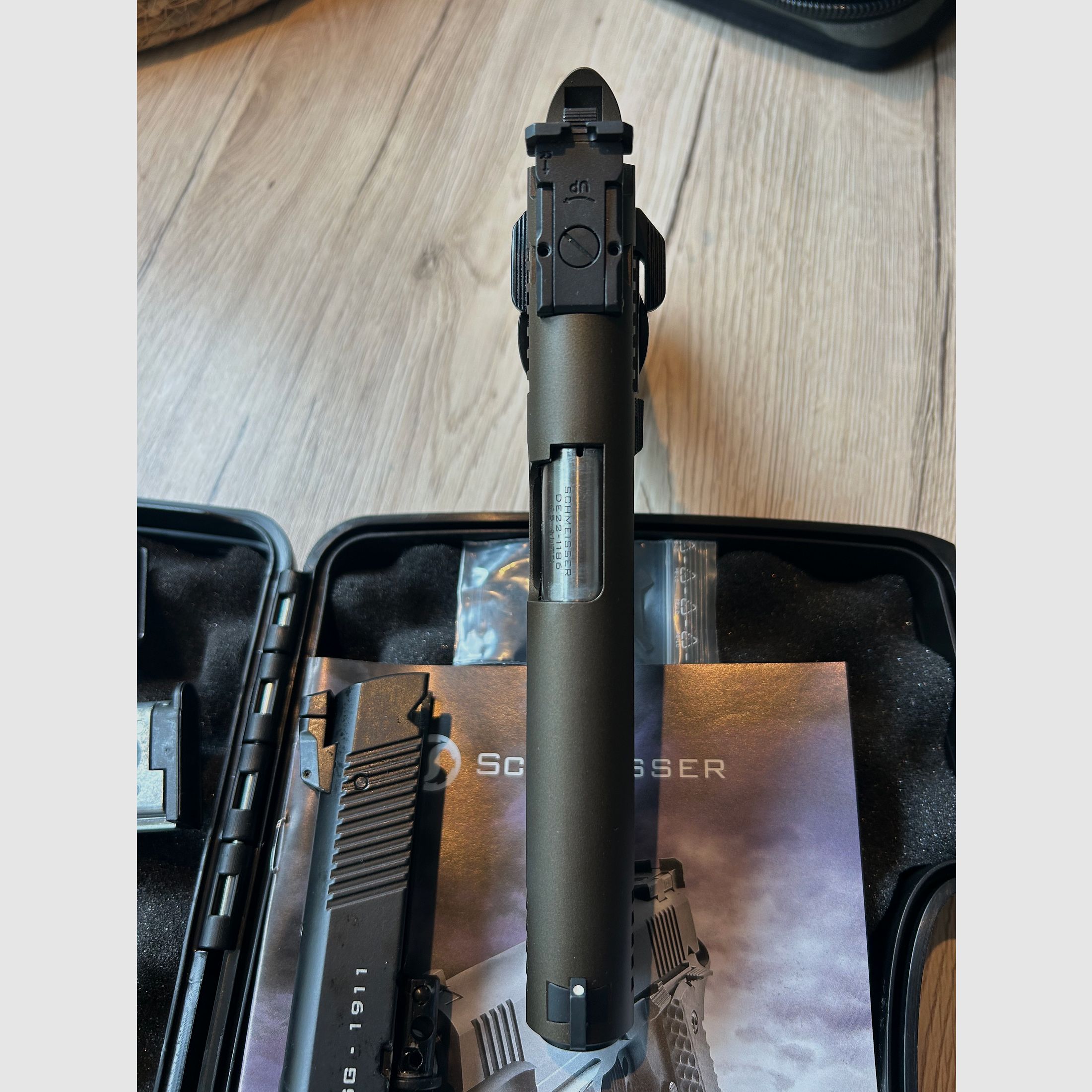 Schmeisser Hugo 5 pulgadas 45ACP con sistema intercambiable GSG 22LR como nuevo.