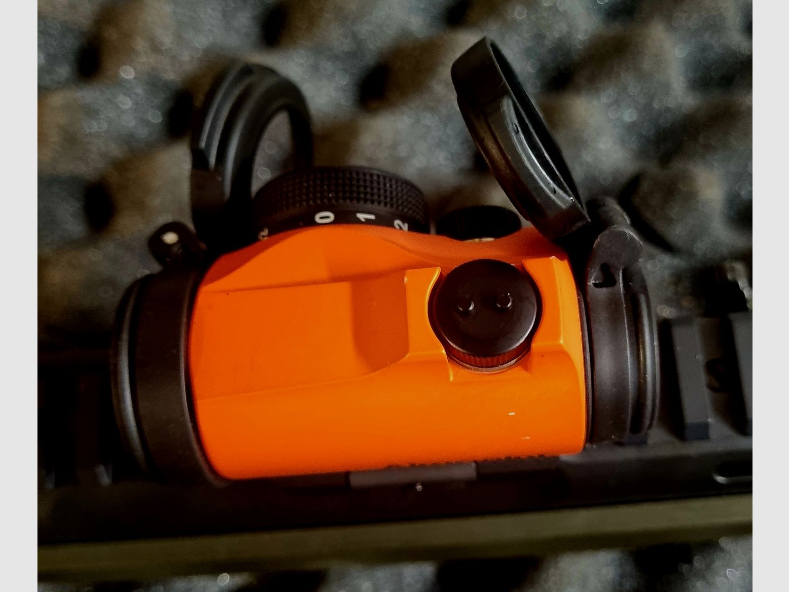 <Aimpoint Micro H-2>