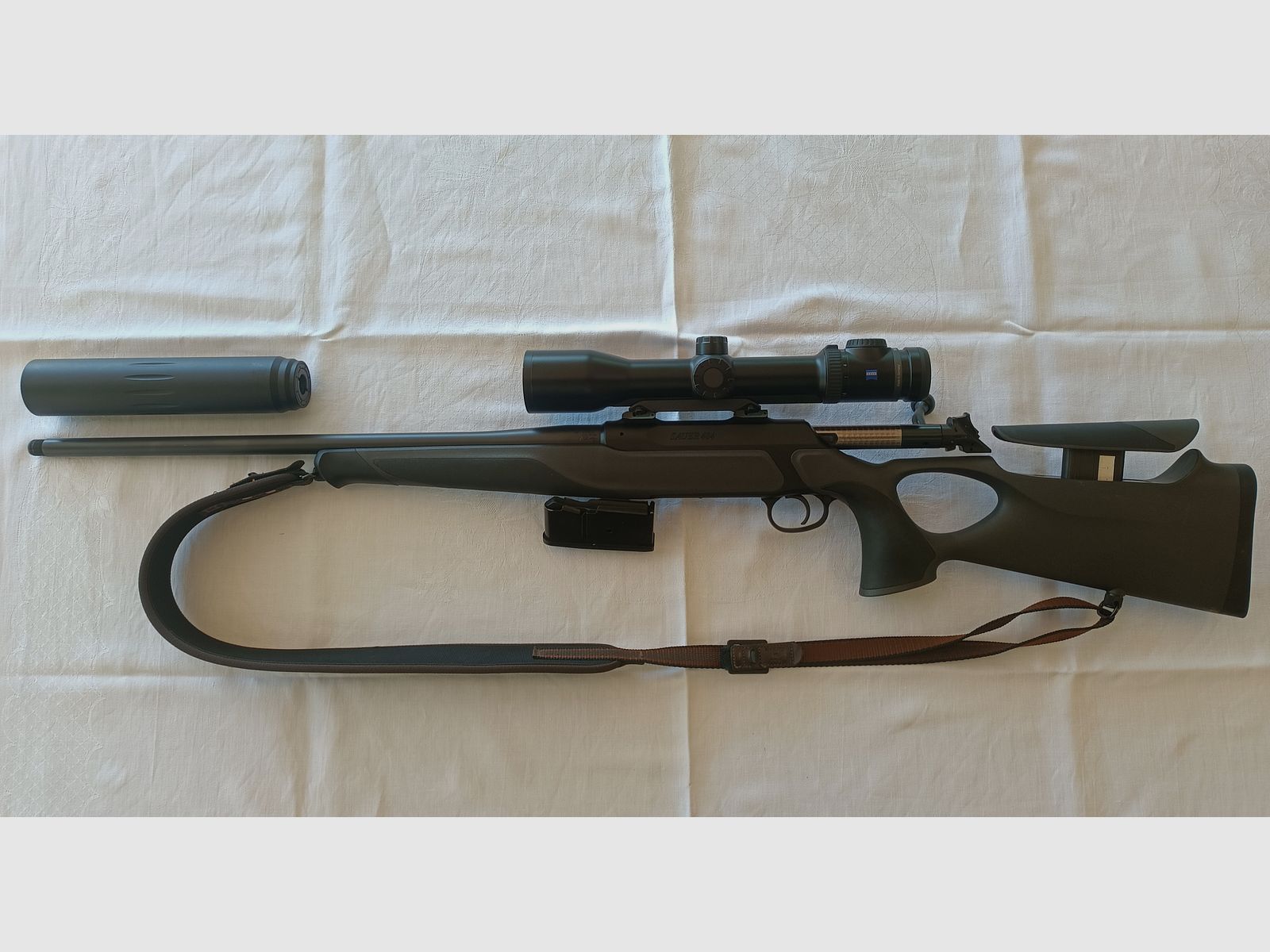 Sauer 404 Synchro XT mit Zeiss Victory V8 1,8-14x50 mit SUM und ERA Silencer SOB2S