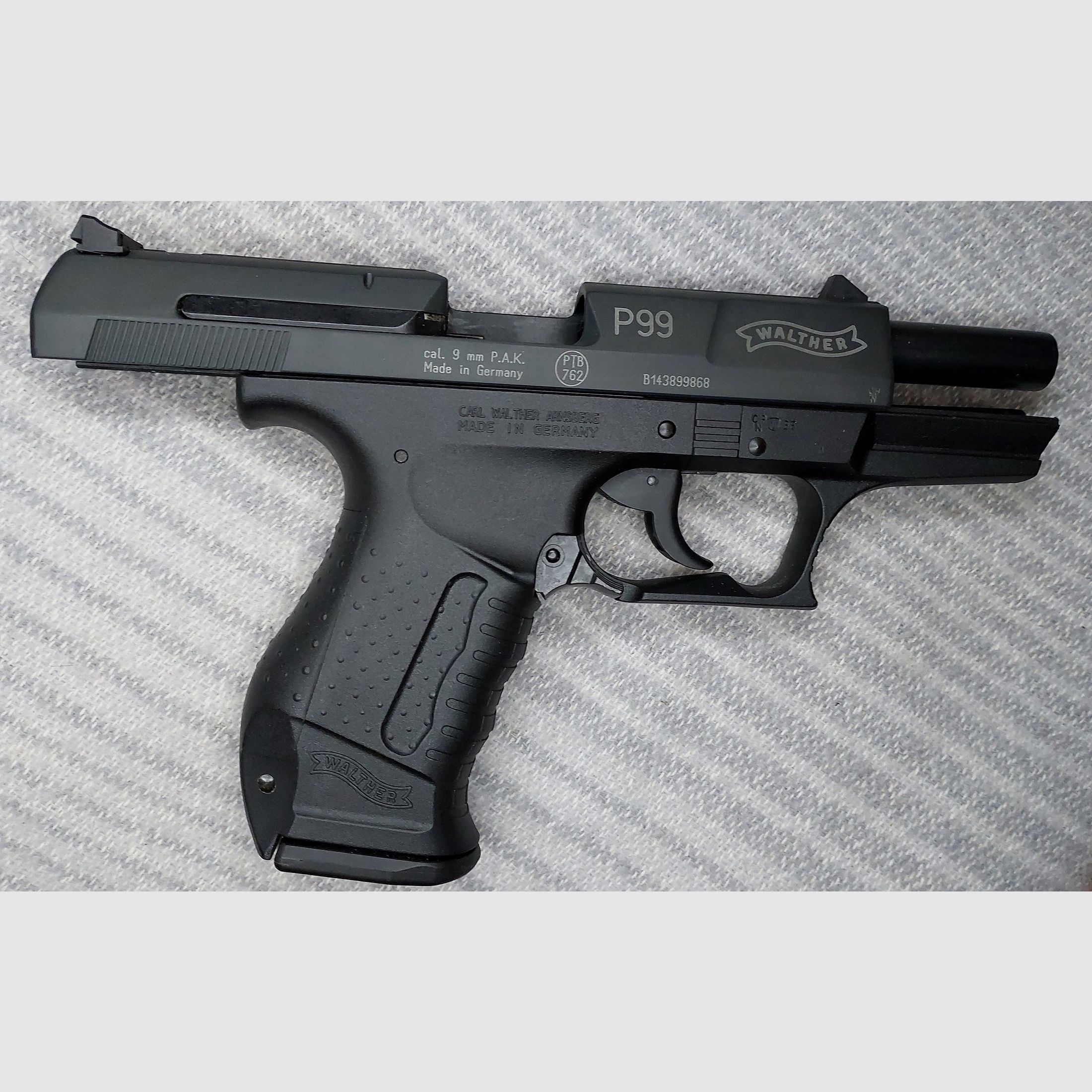 Walther P99 Schreckschuss Pistole 9mm P.A.K. (PTB 762) mit Multiabschussbecher