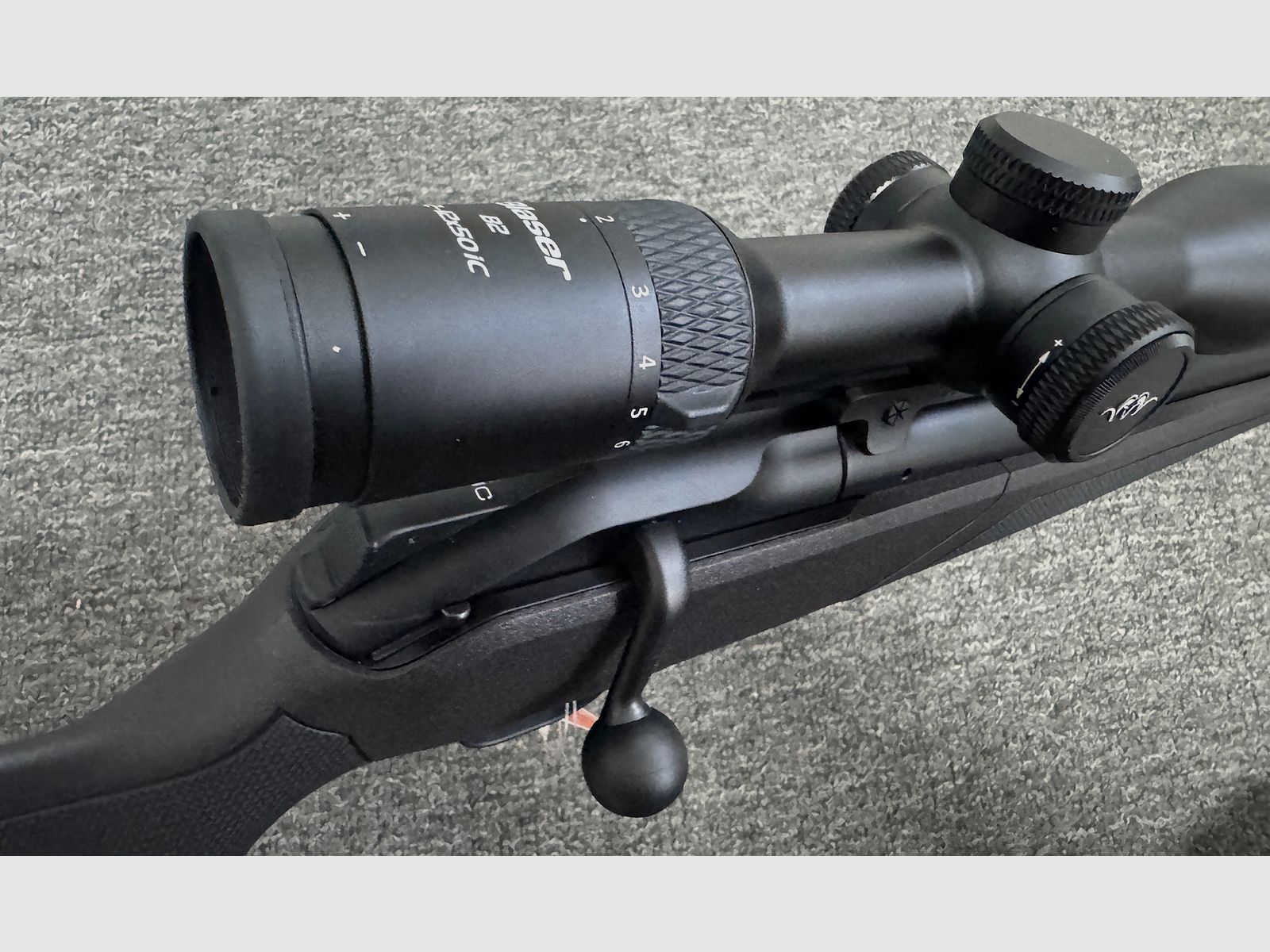 Blaser R8  2.0 Professionale .30-06 + M15x1 + LL 52cm + Blaser B2  2-12x50iC - Arma nuova