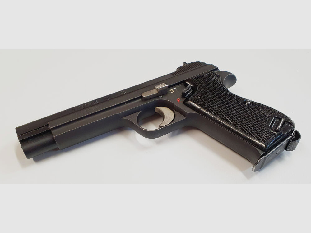 SIG Pistool SIG P210-2 in kaliber 9mm Luger (9x19) inclusief holster en reservemagazijn, GEMAAKT IN ZWITSERLAND