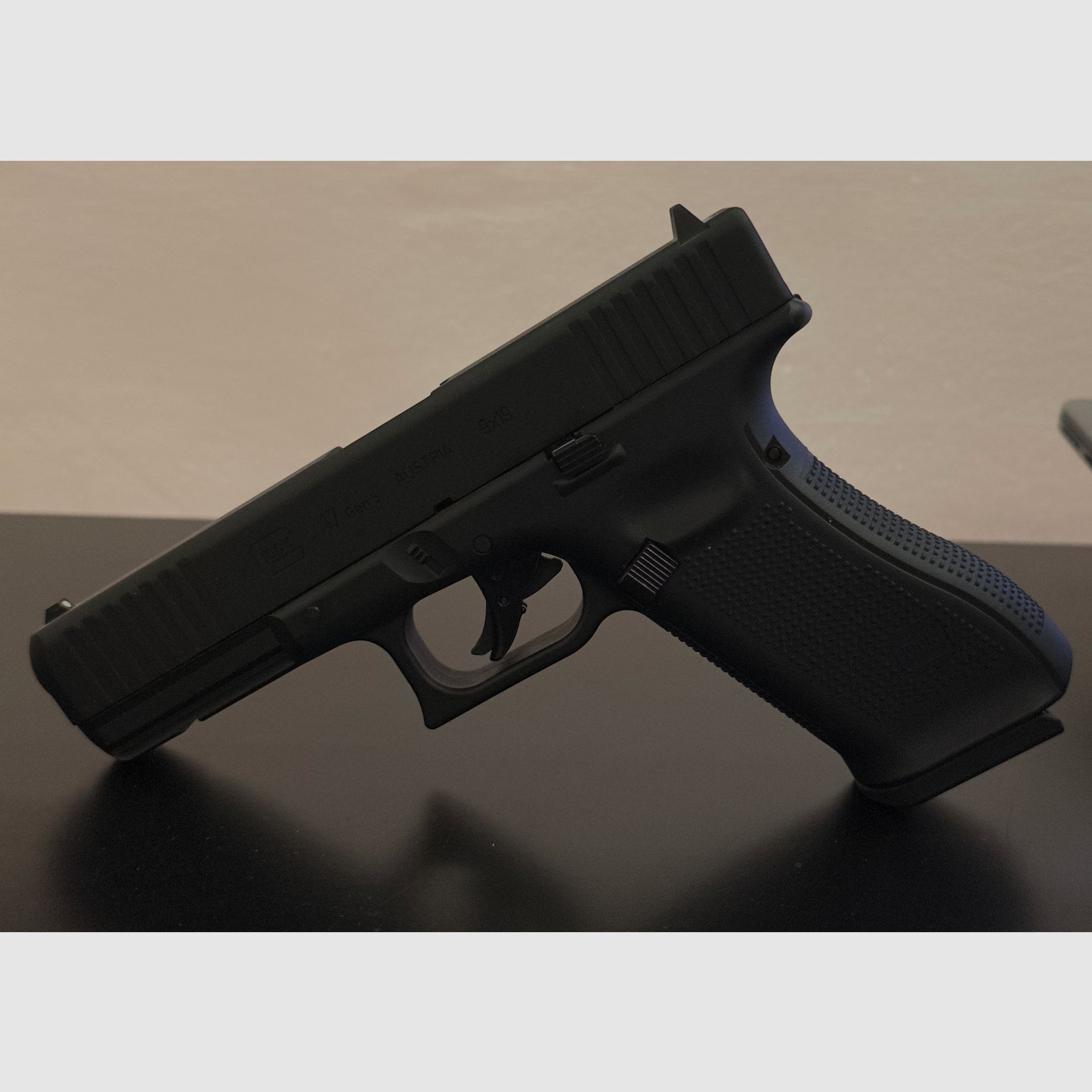Glock 17 Gen5 Airsoft 4,5mm Diabolo + Original Glock Koffer + 1 Packung Spitzkopfdiabolos