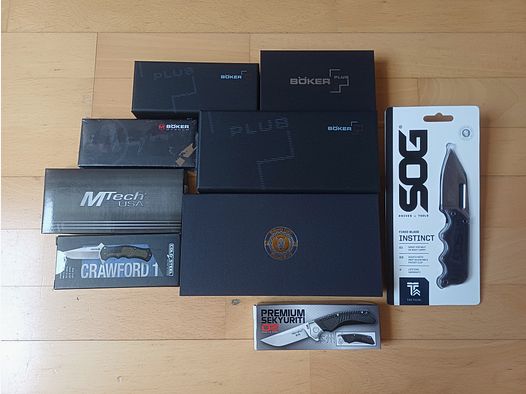 Knife collection Böker Midgards Cold Steel United Cutlery SOG MTech Micro OTF Jotun Crawford