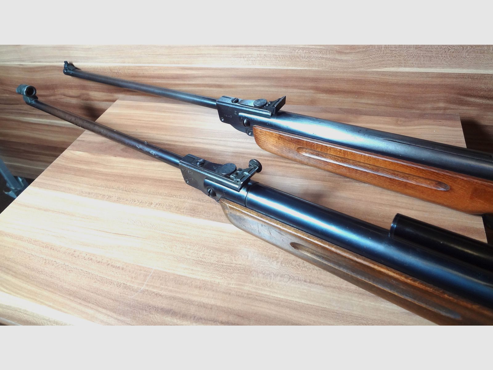 Zwei Luftgewehre von Weihrauch, Modell HW 50 S /HW 50