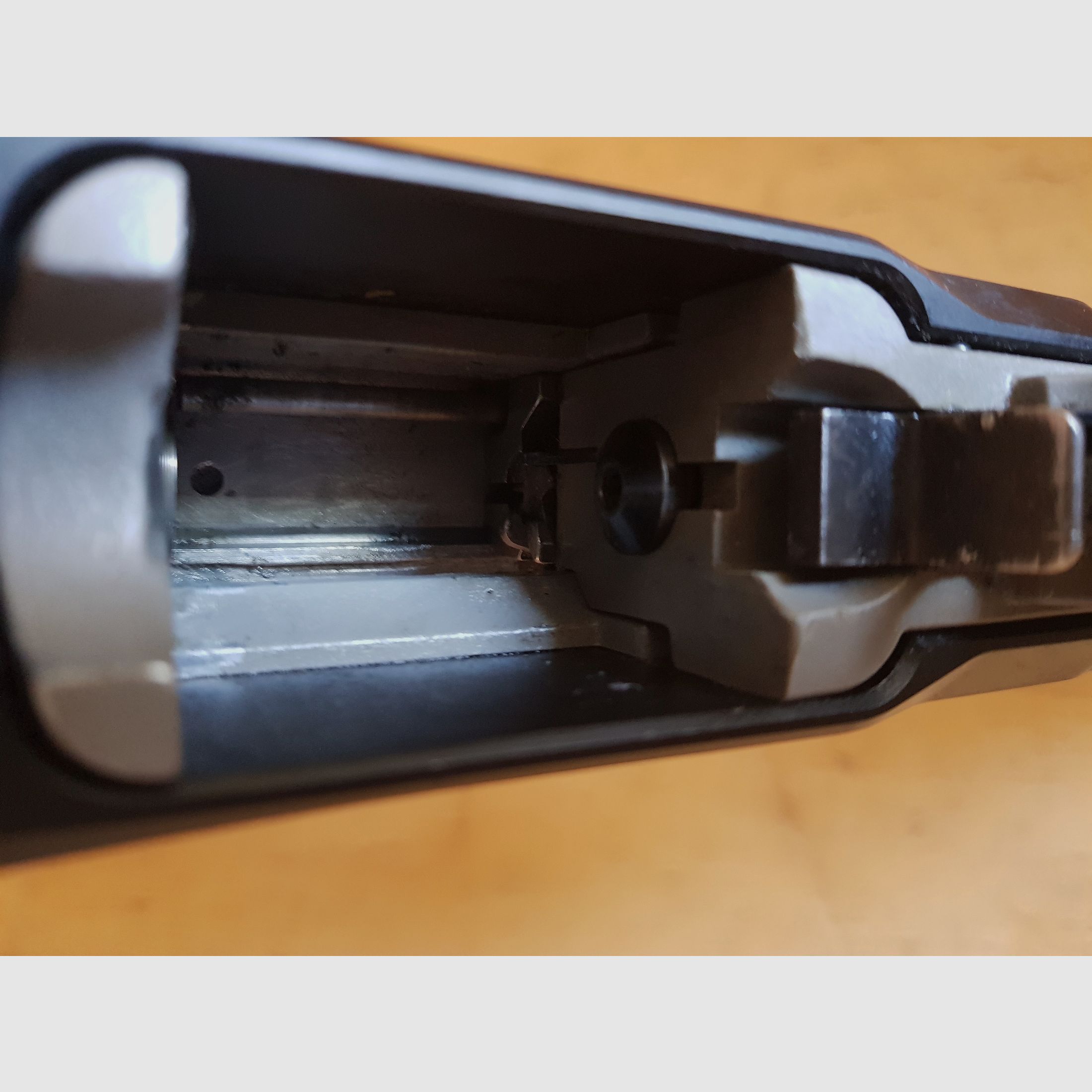 Ruger 10/22 Target, roestvrij staal "tactisch" met pistoolgreep en uitschuifbare schoudersteun (Magpul)