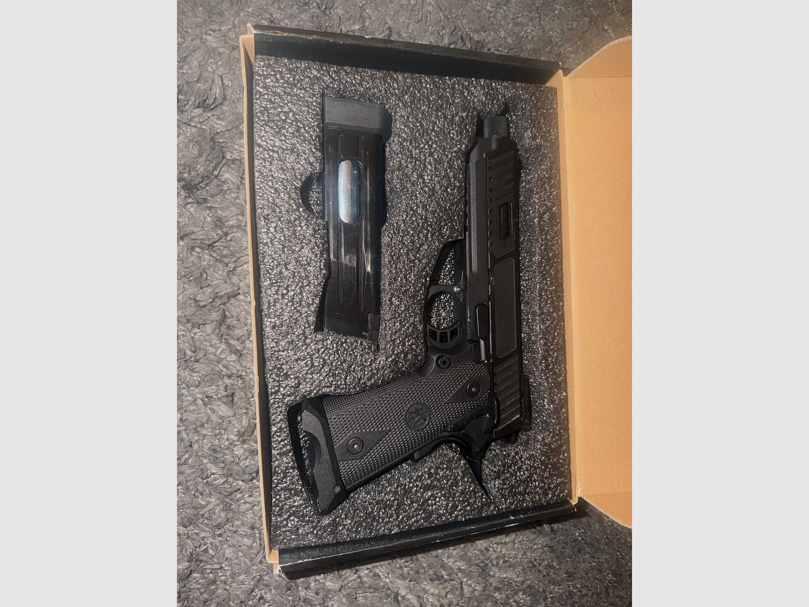 KLI Hi-Capa 5.1 Kiki Mora Vollmetall CO2BB 6mm BB Blackout Edition