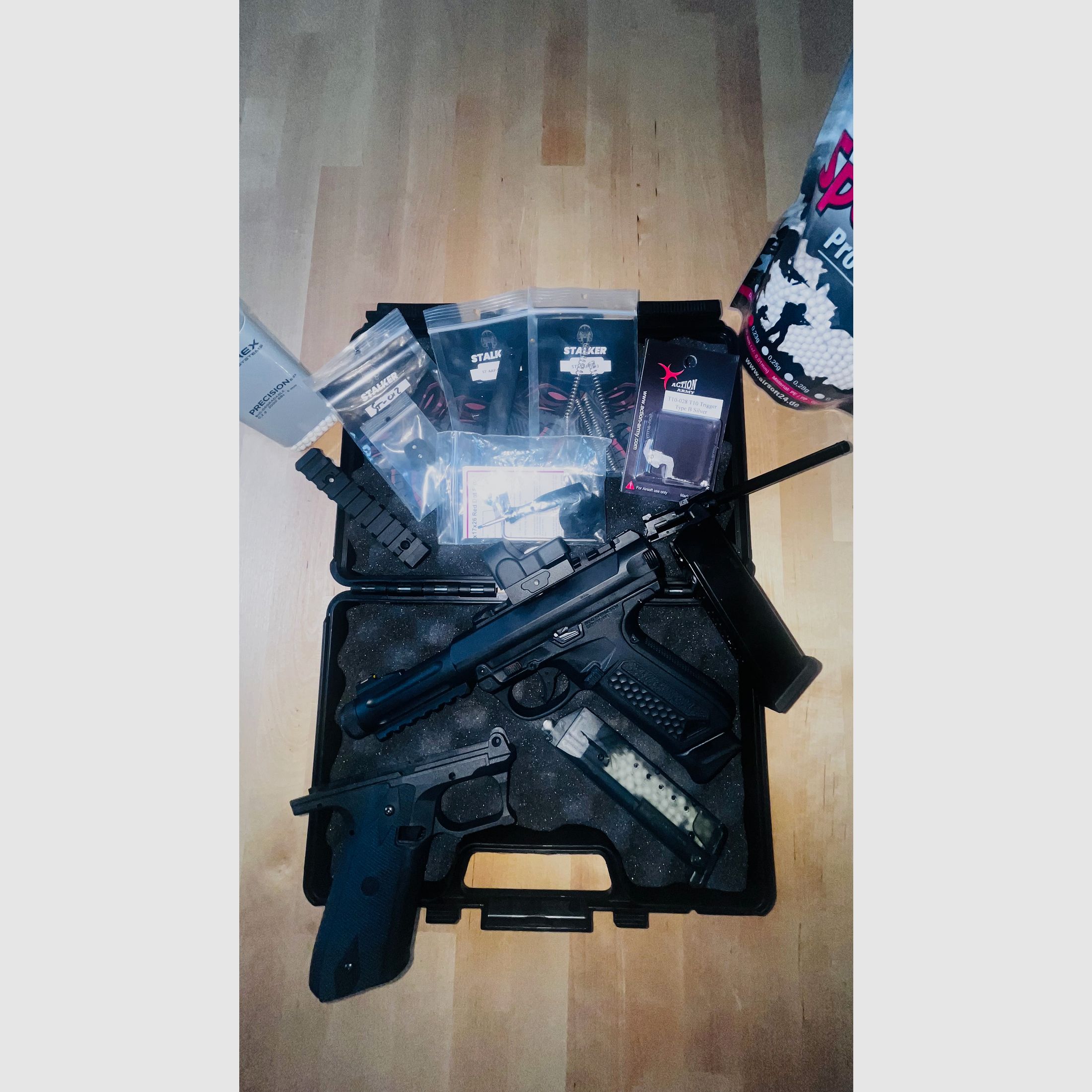 Action Army AAP-01 Assassin GBB z dodatkami i ulepszeniami - Nie jest bronią automatyczną