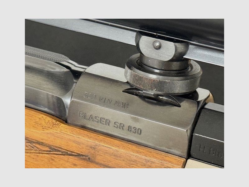 Blaser SR 830 Repetierbüchse Kaliber .300WinMag incl Swarowski und Transportkoffer 