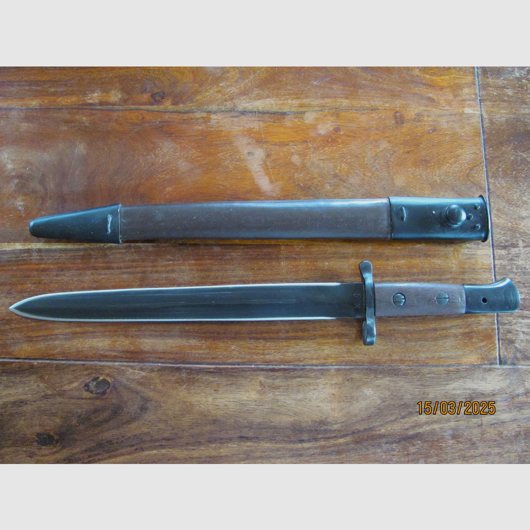 Enfield Ishapore Pattern 1903 bayonet with leather sheath