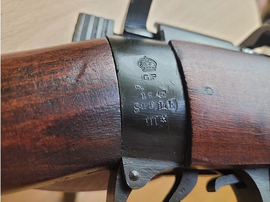 Très beau Fusil anglais Lee Enfield MKIII (*) – Très rare fabrication anglaise SECONDE guerre mondiale par B.S.A de 1943 ! – Calibre d&rsquo;origine 303 British – Mono matricule – ÉTAT MUSÉAL !