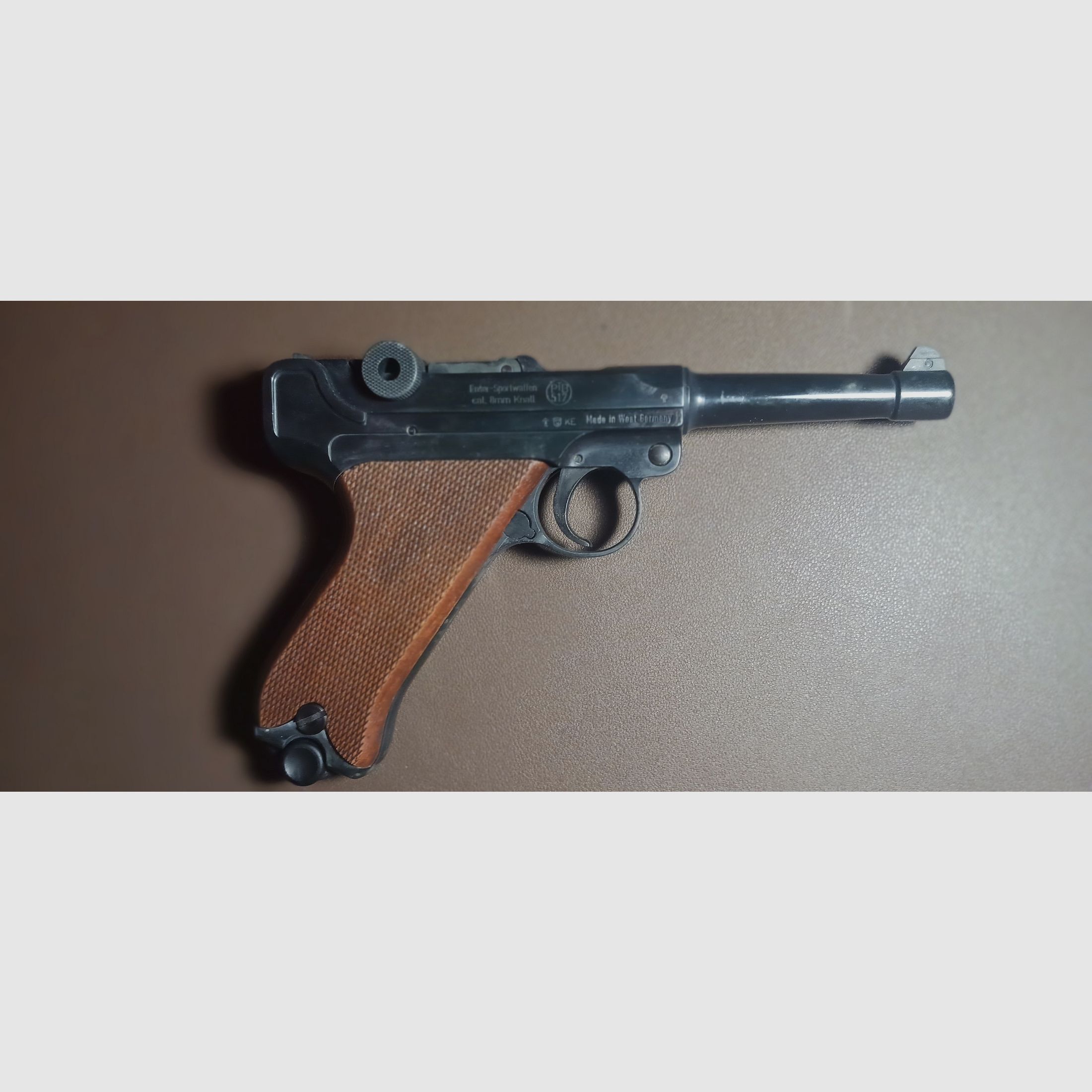 Pistole Parabellum 08, 8mm Schreckschuss, von IWC