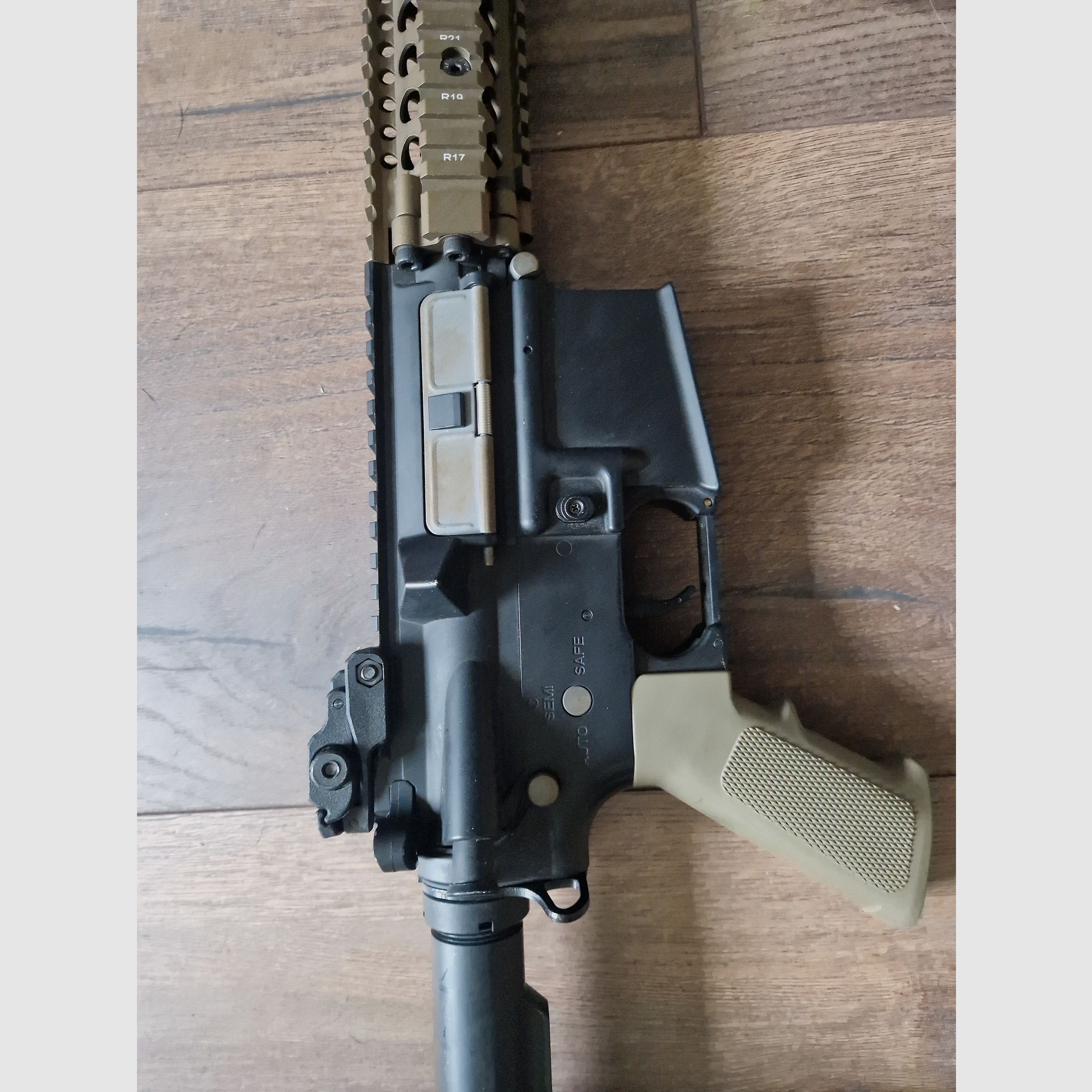 Daniel defense Mk18 Specna Arms SA-C19 AEG 1.5 Joule con batería