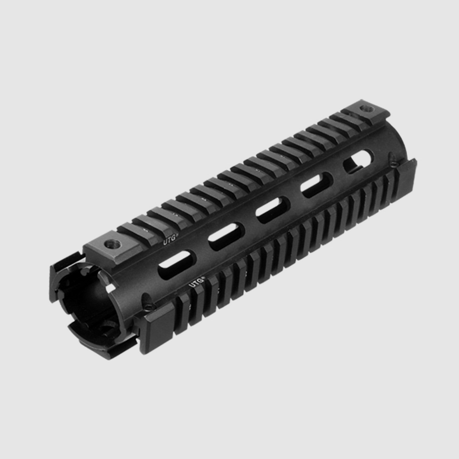 UTG MNT-T416MA Quad-Rail Handguard 8,7" – Mid-Length