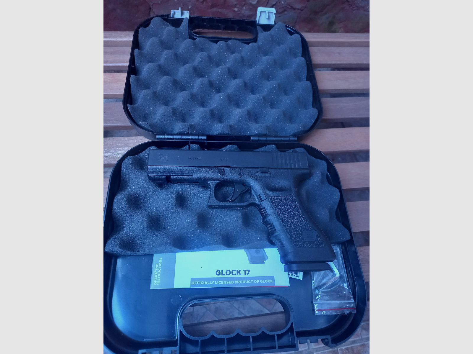 Glock 17 w wersji Co2. 4,5mm Diabolo w oryginalnym pudełku., zdjęcie 2 z 4