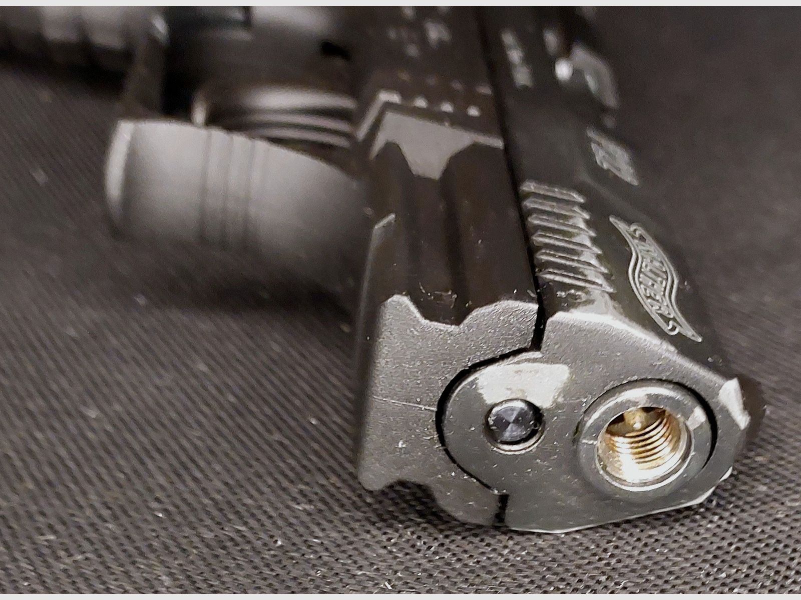 Walther P22 (P 22 Classic) Schreckschuss Pistole 9mm P.A.K. schwarz (PTB 778) mit Swiss Arms Gürtelholster