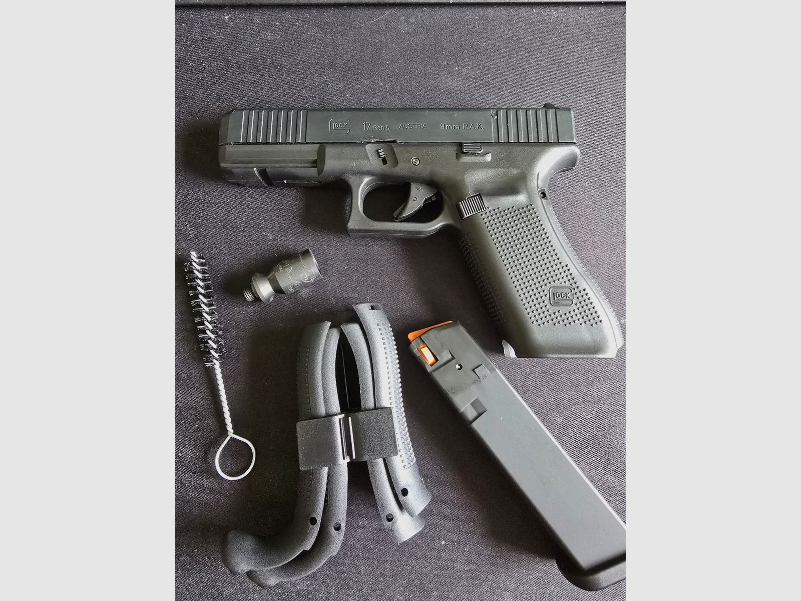 Glock 17 9mm P.A.K.