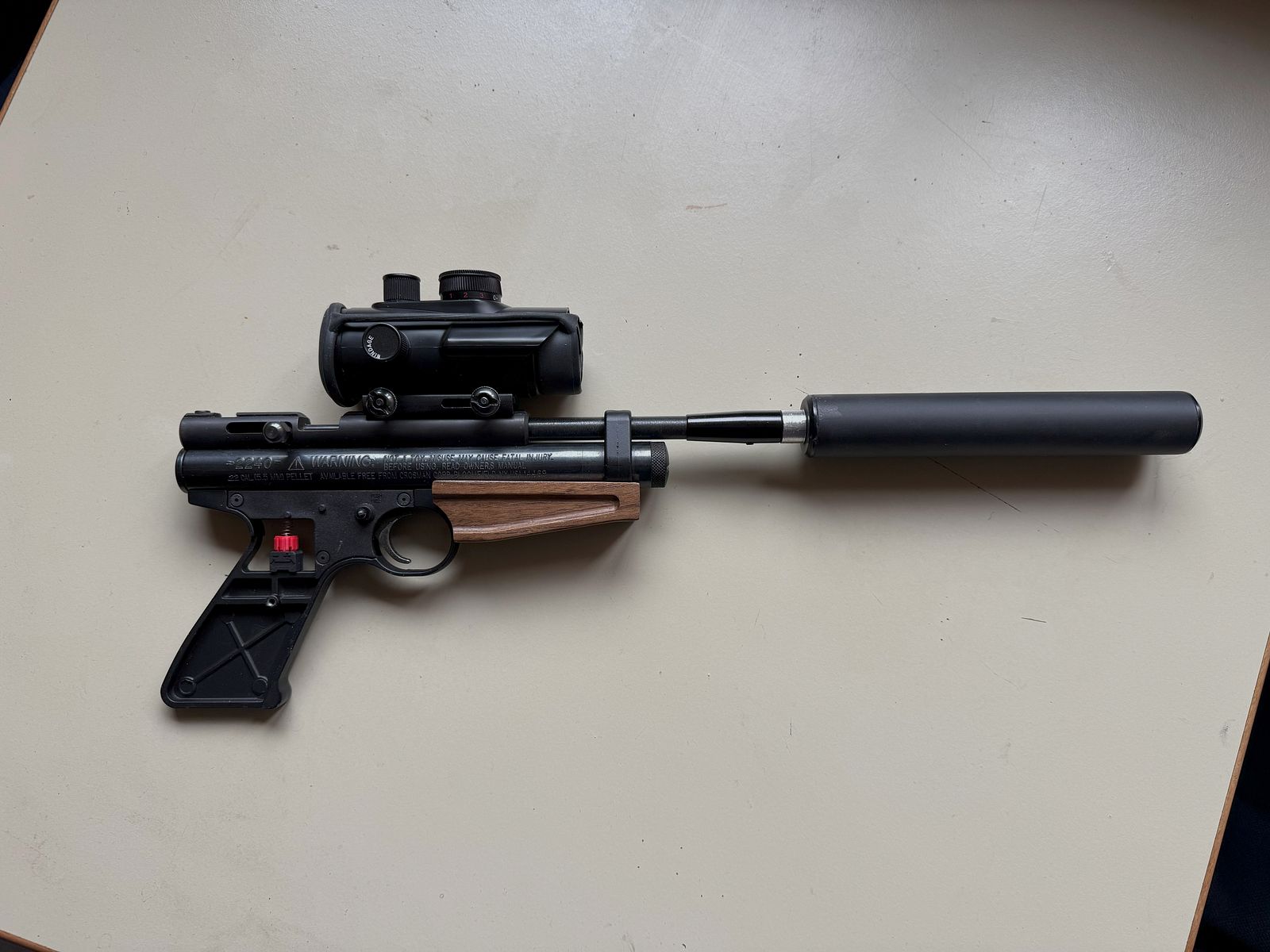 Crosman 2240 with plenty of accessories and case