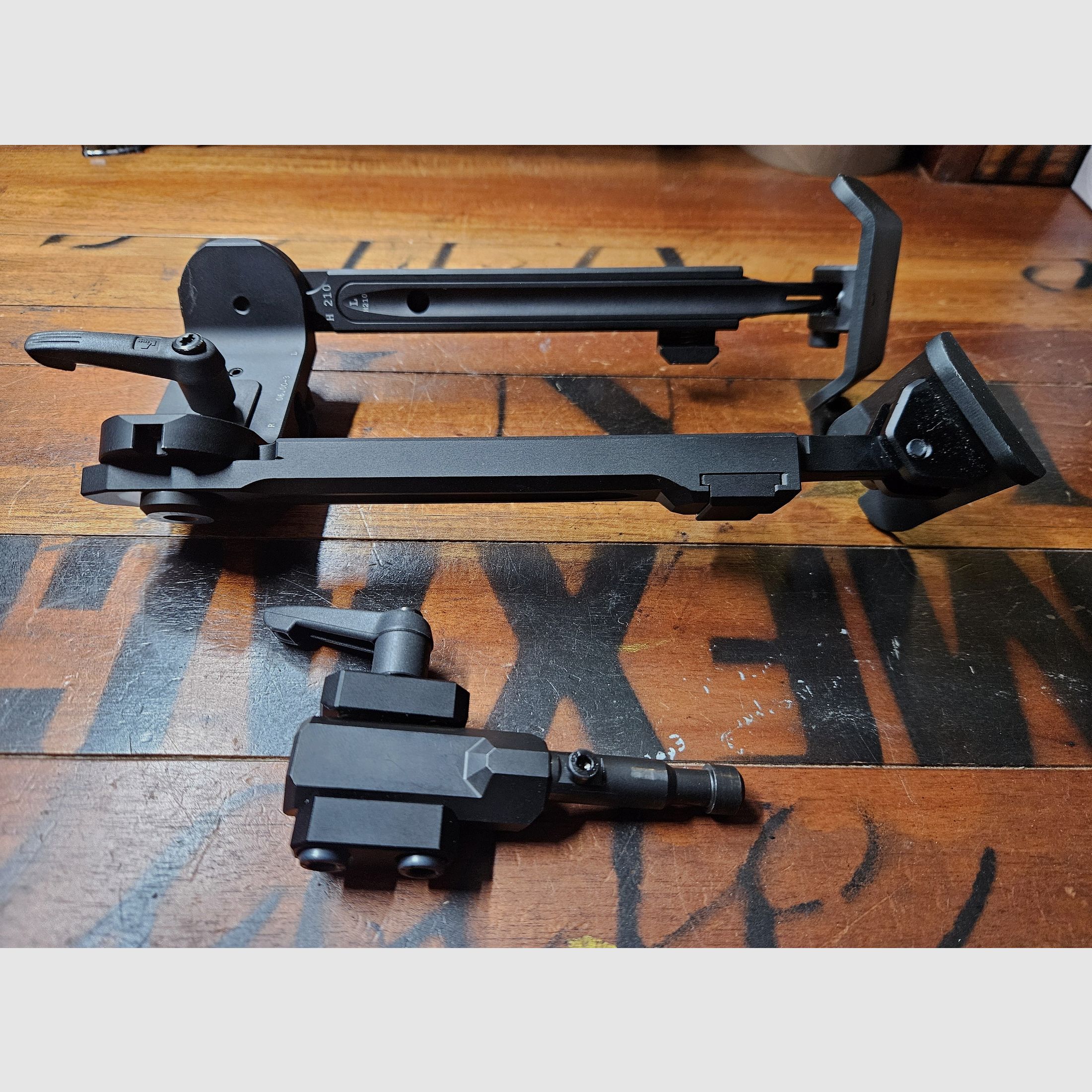 Fortmeier Zweibein H210 6H, 3 Positionen mit Picatinny-Adapter, Bild 1 von 3