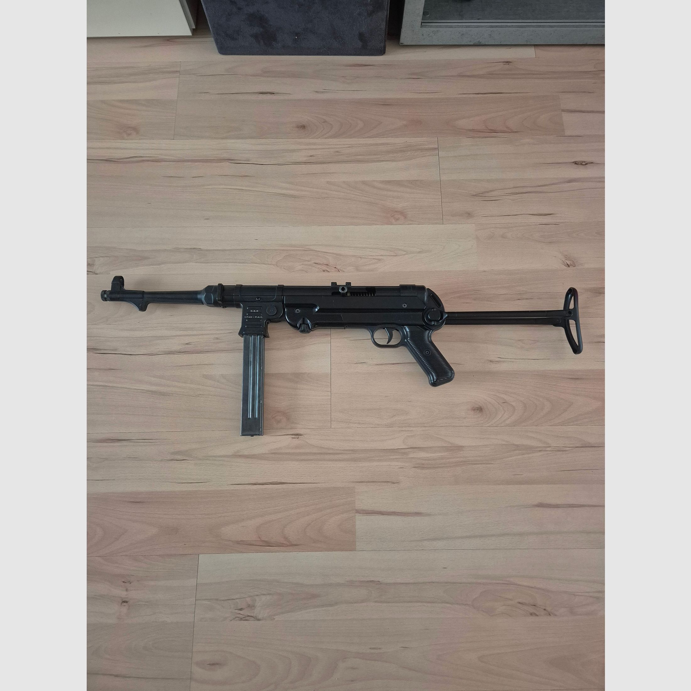 MP40 blank-firing submachine gun 9mm P.A.K.