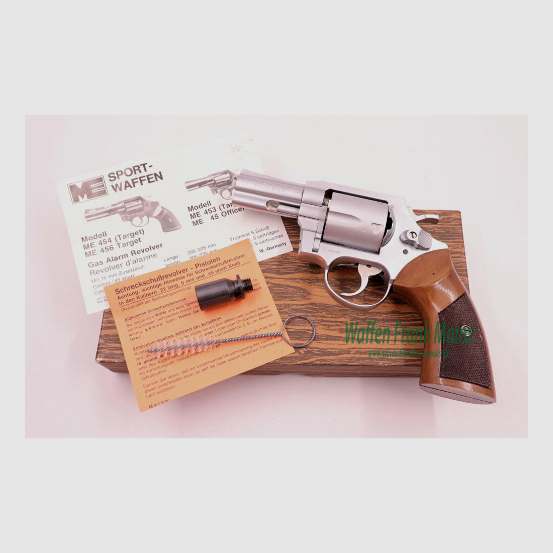 Melcher Cuno, Solingen ME 45 Officer cromado mate .45 corto en blanco