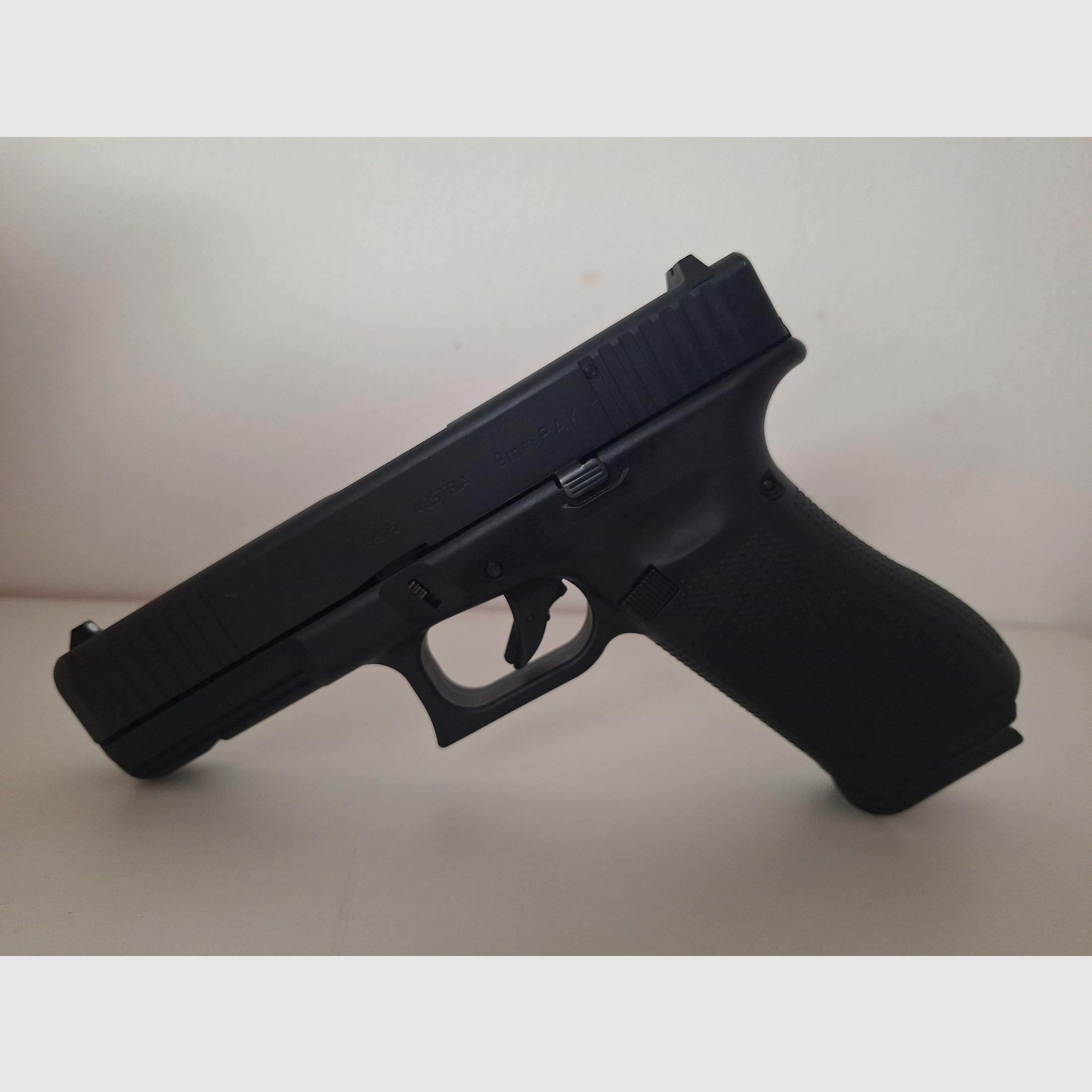 GLOCK 17 Gen5 - Schreckschusspistole - 9mm P.A.K,  schwarz - gebraucht in gutem Zustand!